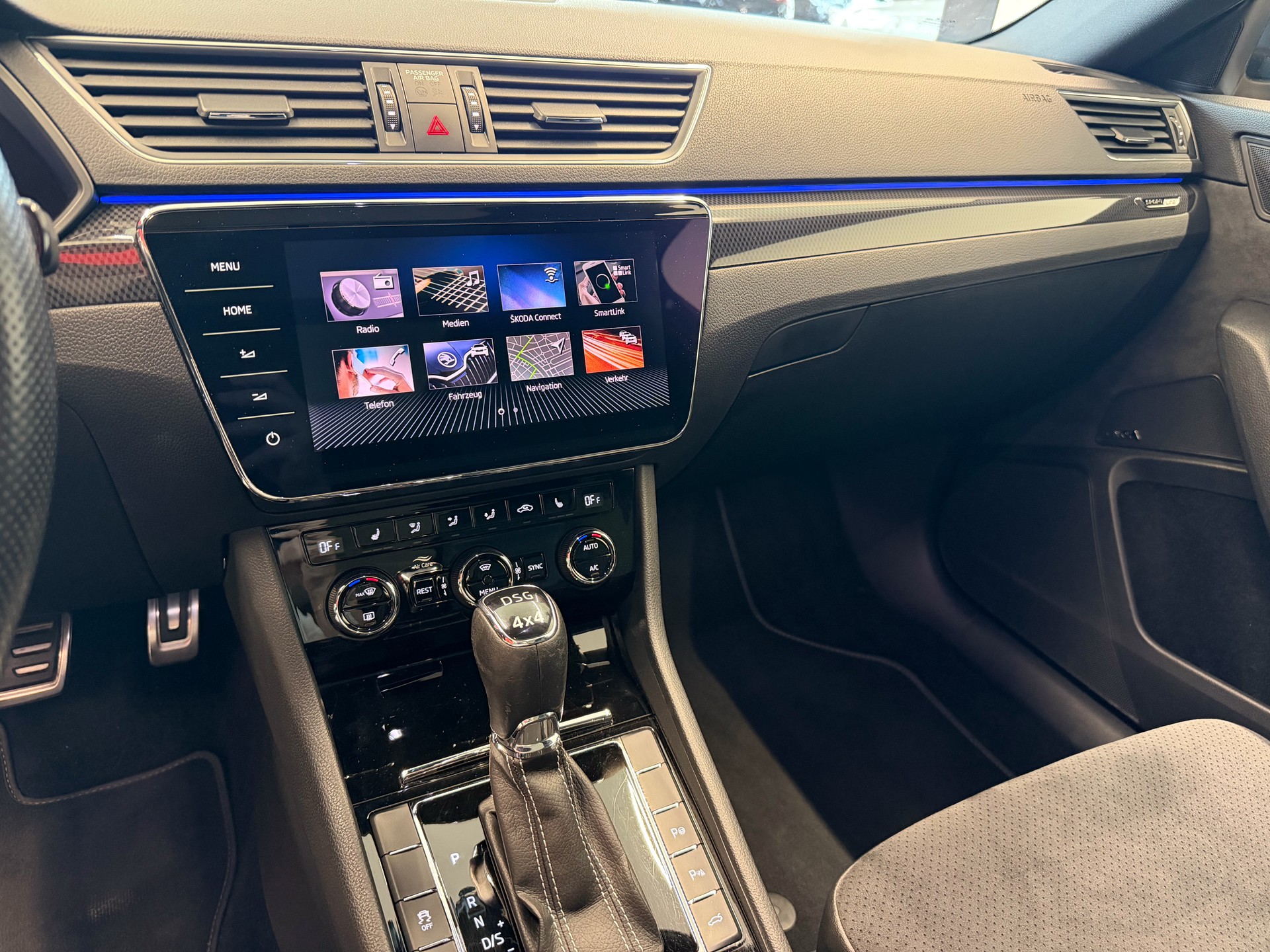 SKODA Superb Combi 2.0 TSI SportLine+ DSG 4x4-image-20