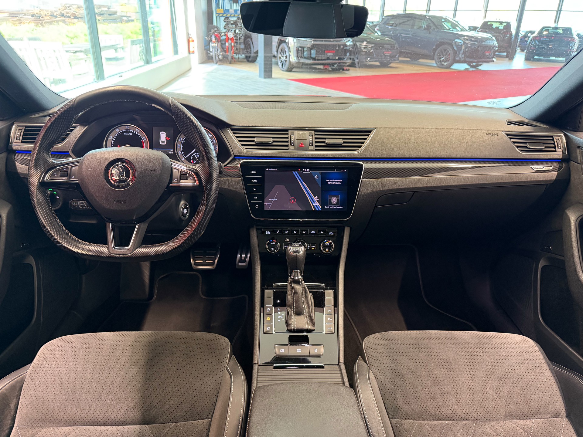 SKODA Superb Combi 2.0 TSI SportLine+ DSG 4x4-image-28