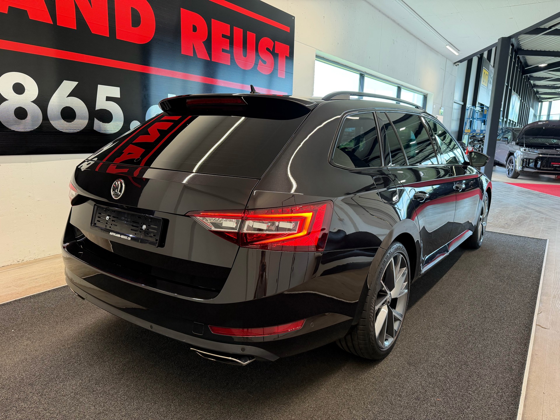 SKODA Superb Combi 2.0 TSI SportLine+ DSG 4x4-image-6