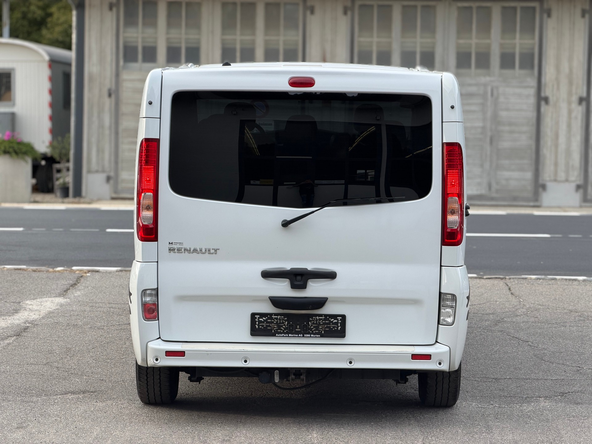 RENAULT Trafic 2.0 dCi Eco Passenger Swiss Edition A-image-4