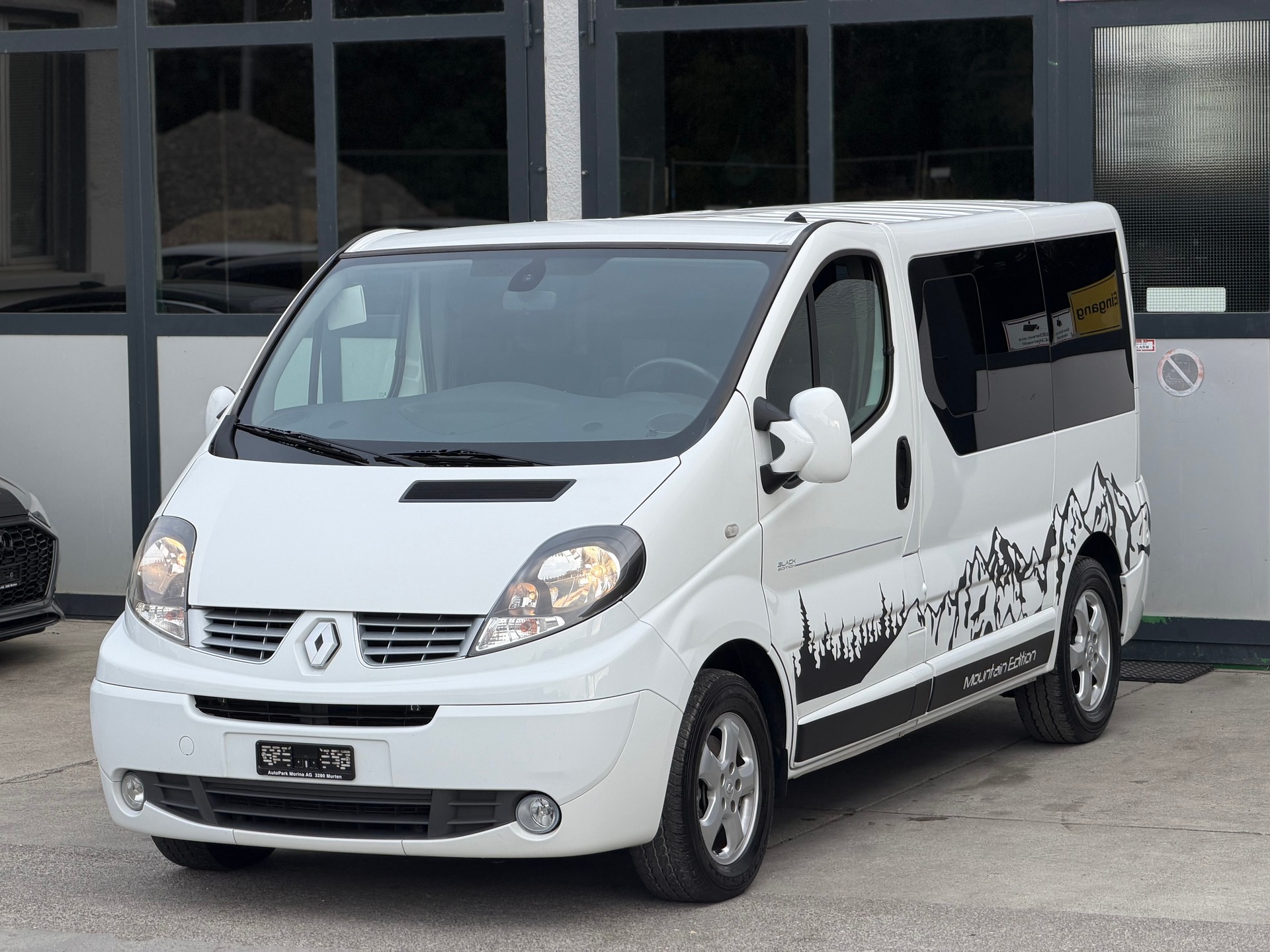 RENAULT Trafic 2.0 dCi Eco Passenger Swiss Edition A-image-0