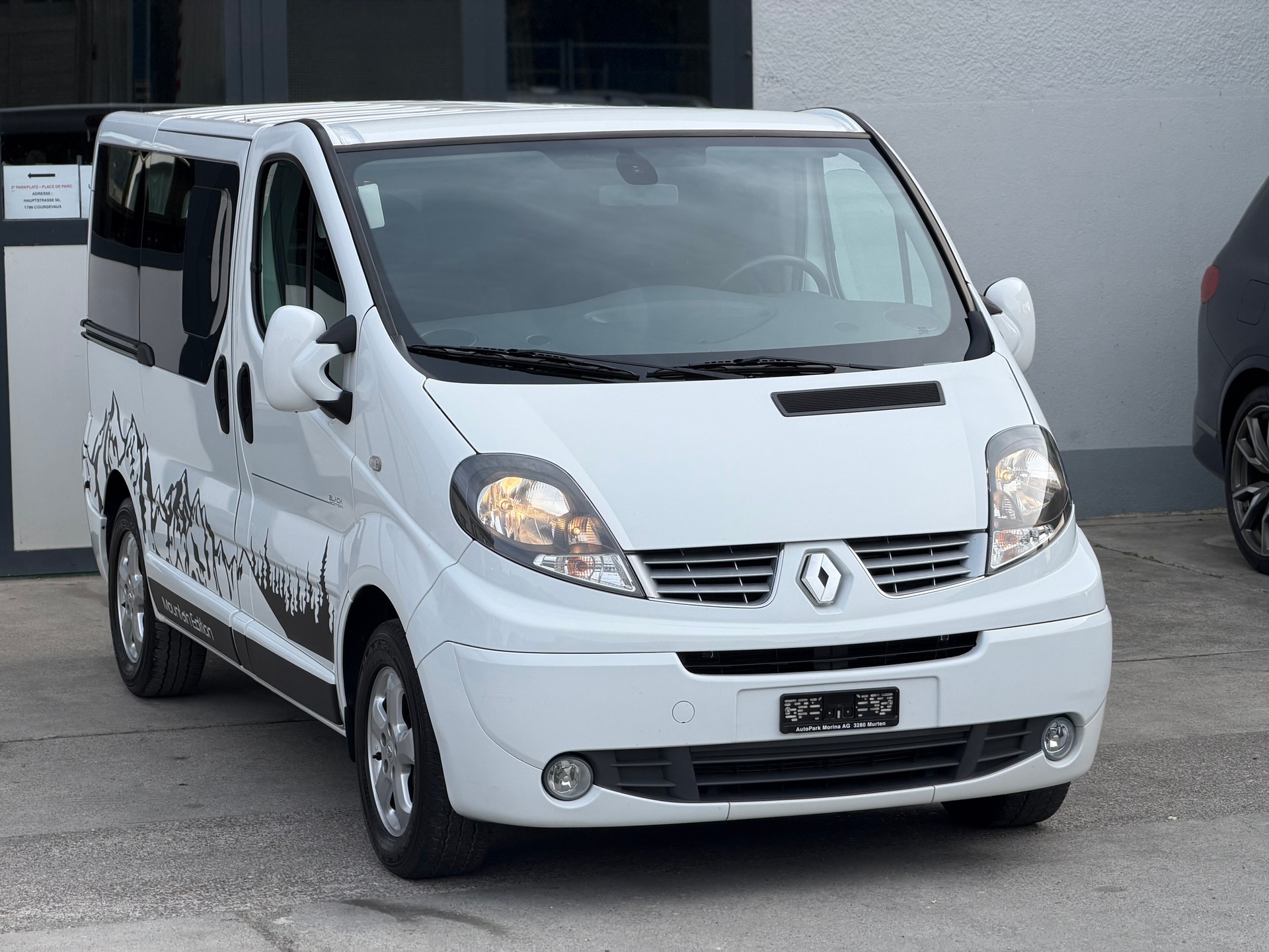 RENAULT Trafic 2.0 dCi Eco Passenger Swiss Edition A-image-2