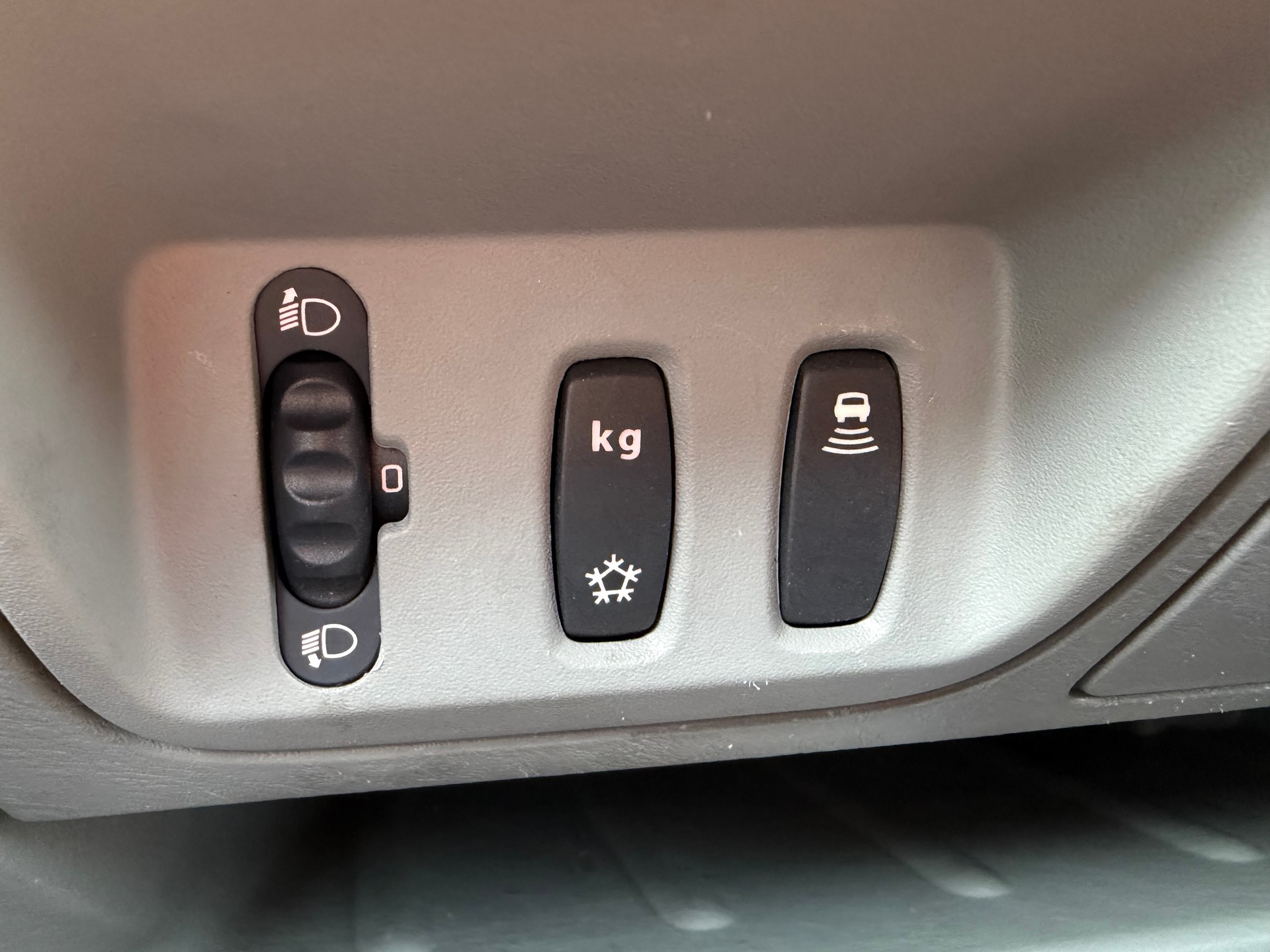 RENAULT Trafic 2.0 dCi Eco Passenger Swiss Edition A-image-15
