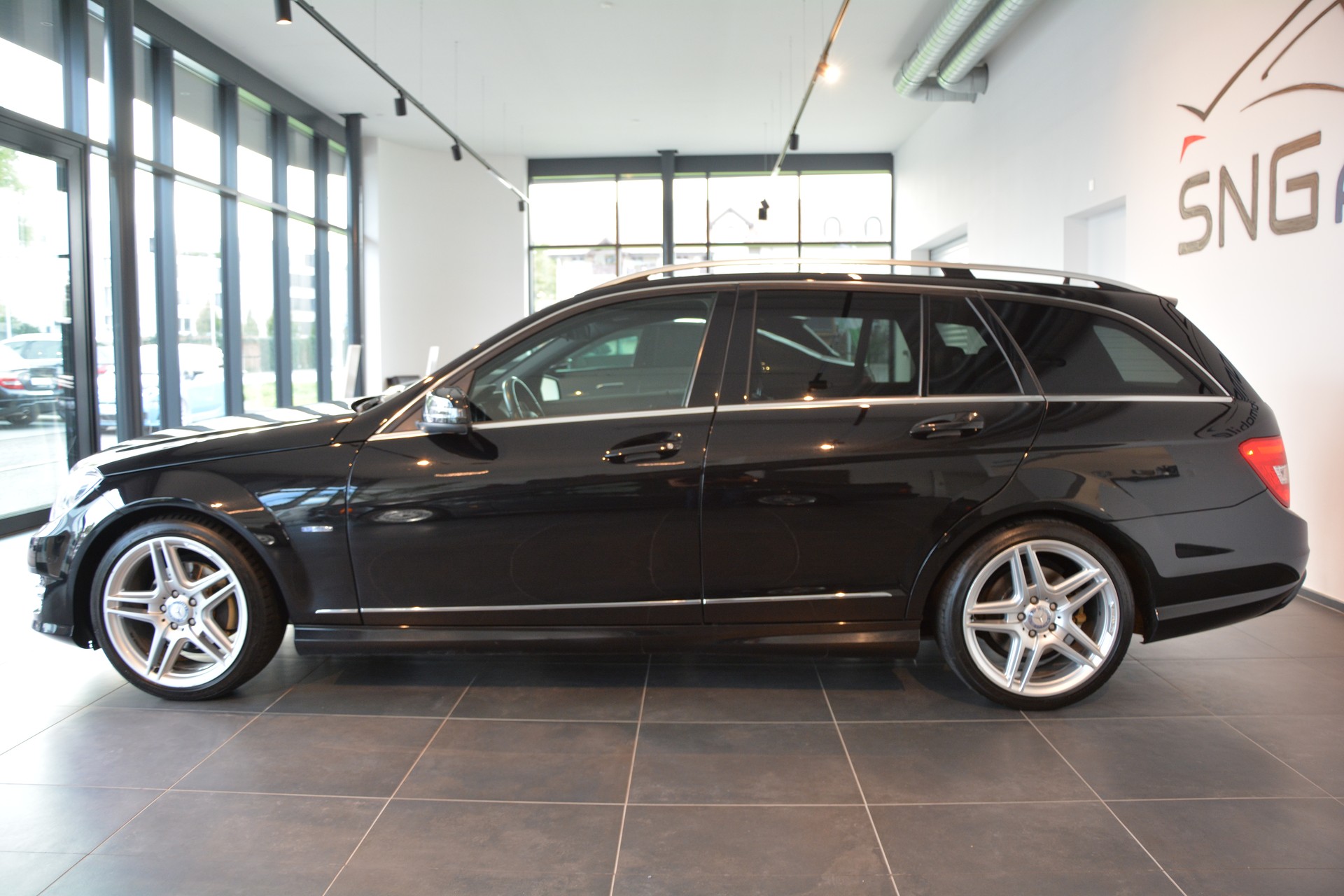 MERCEDES-BENZ C 220 CDI Avantgarde 7G-Tronic AMG-Line-image-2