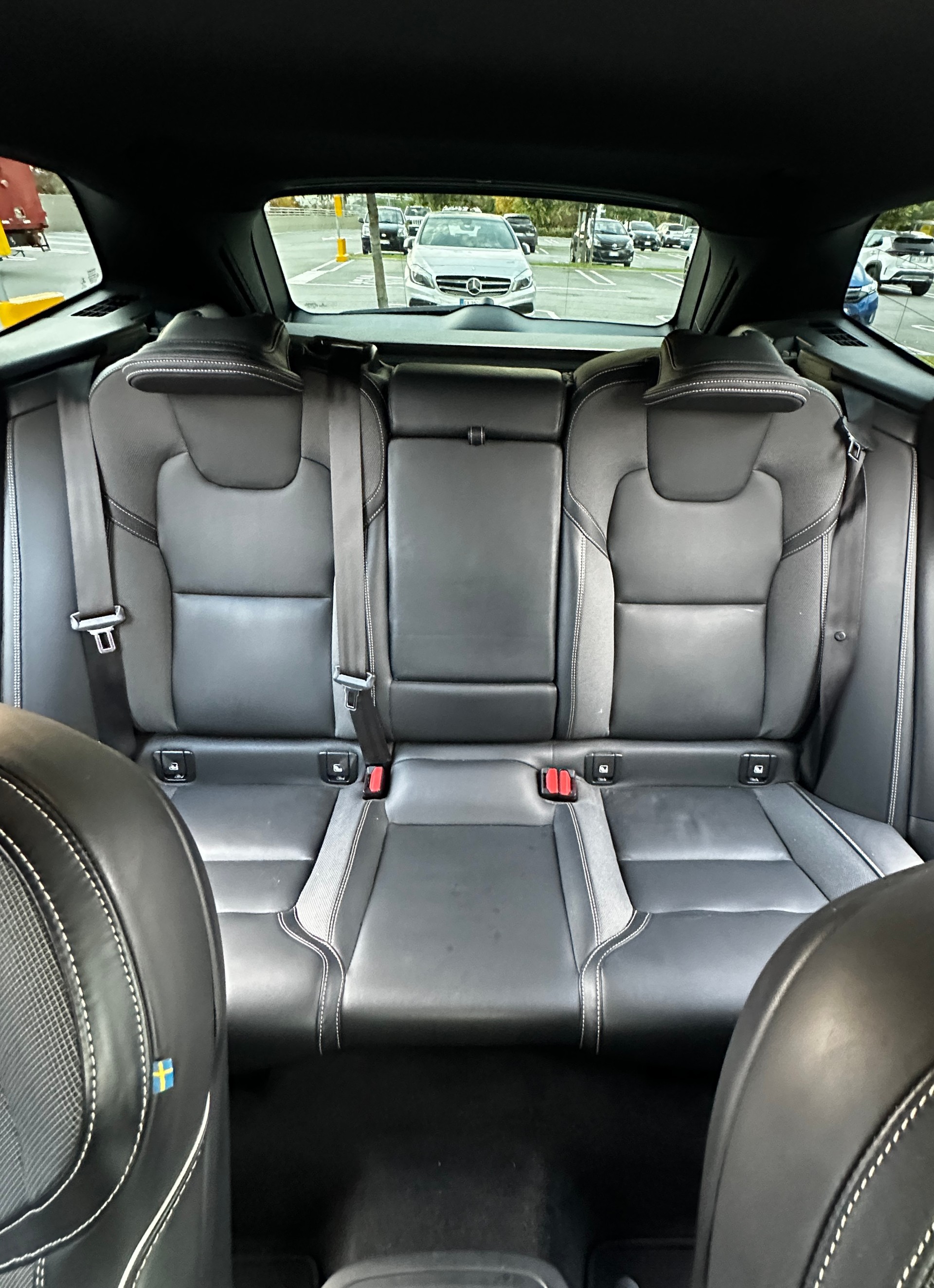 VOLVO 2.0 B4 MH R-Design AWD-image-4