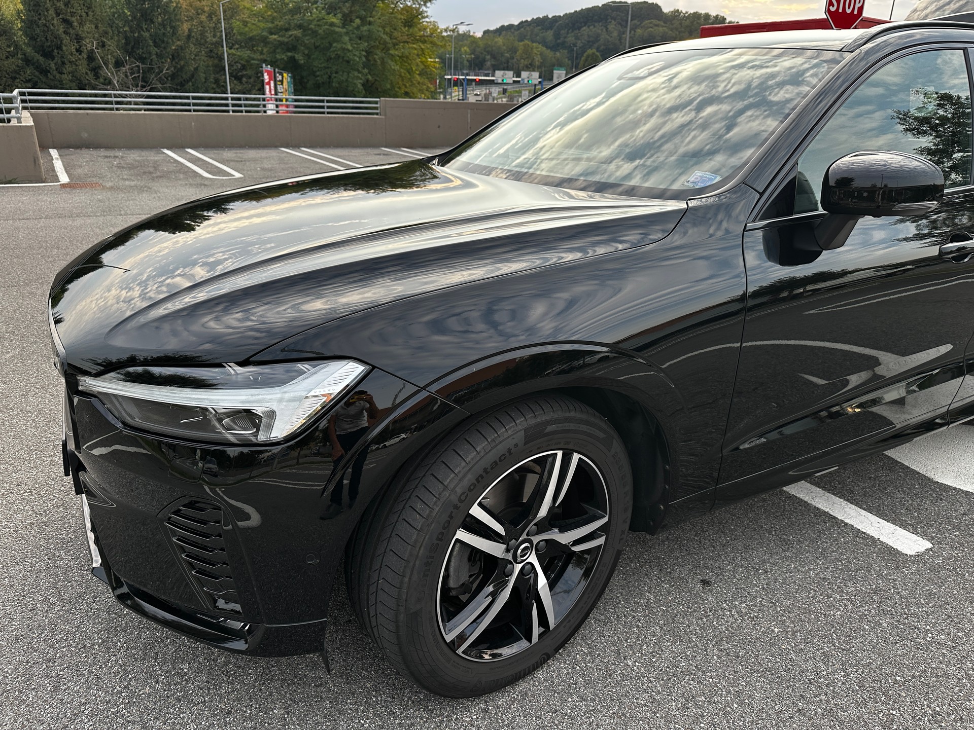 VOLVO 2.0 B4 MH R-Design AWD-image-1