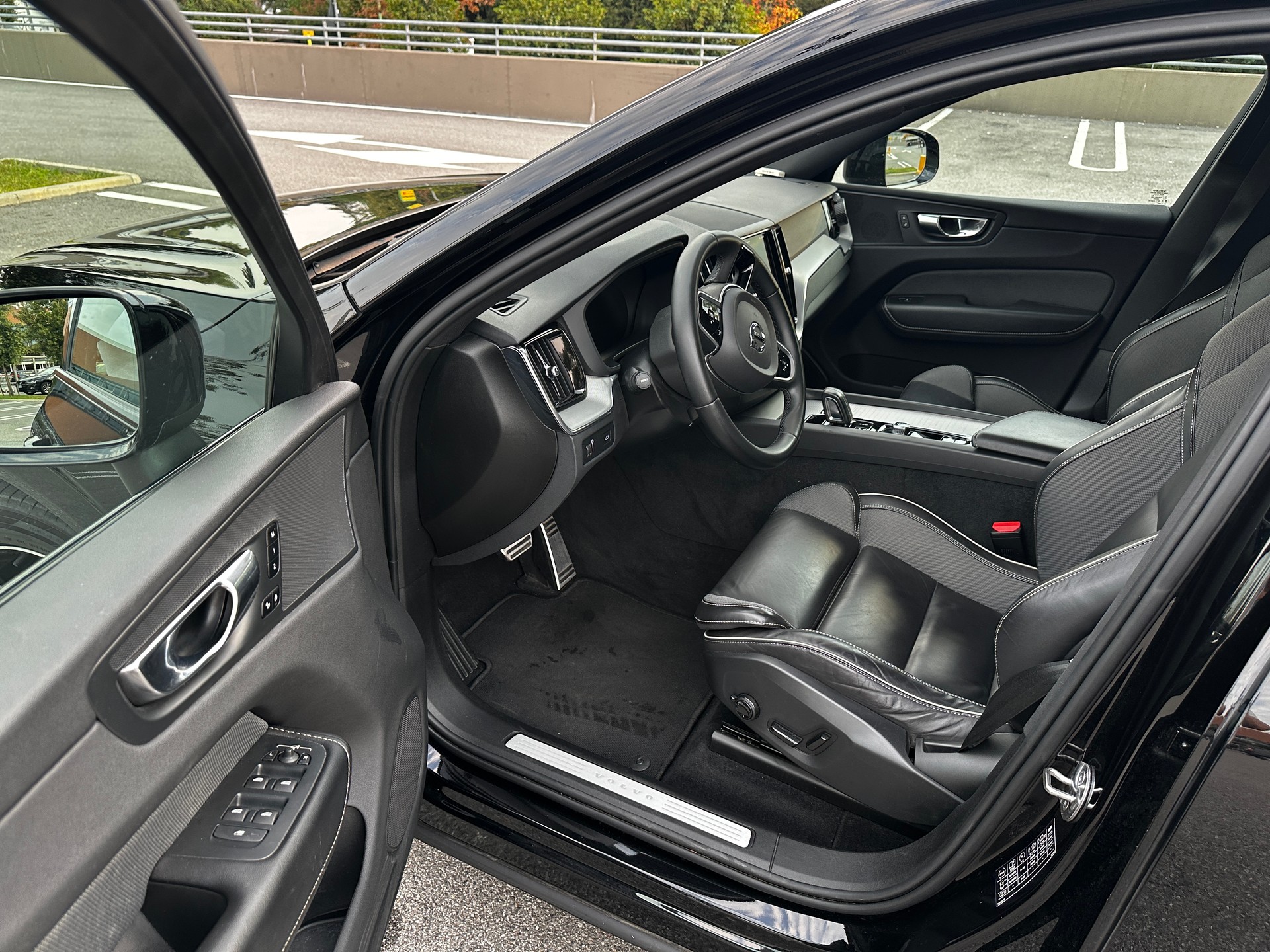 VOLVO 2.0 B4 MH R-Design AWD-image-5