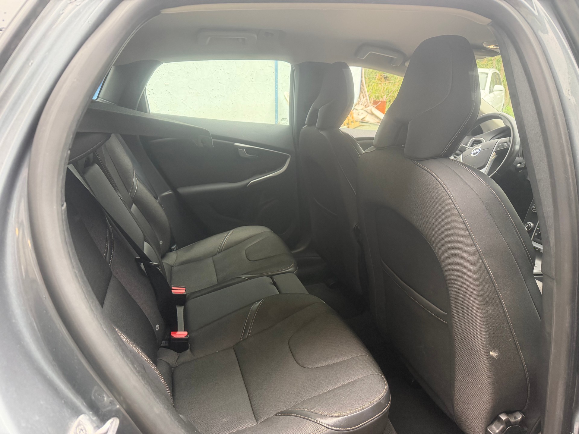VOLVO V40 Cross Country T3 Momentum-image-4