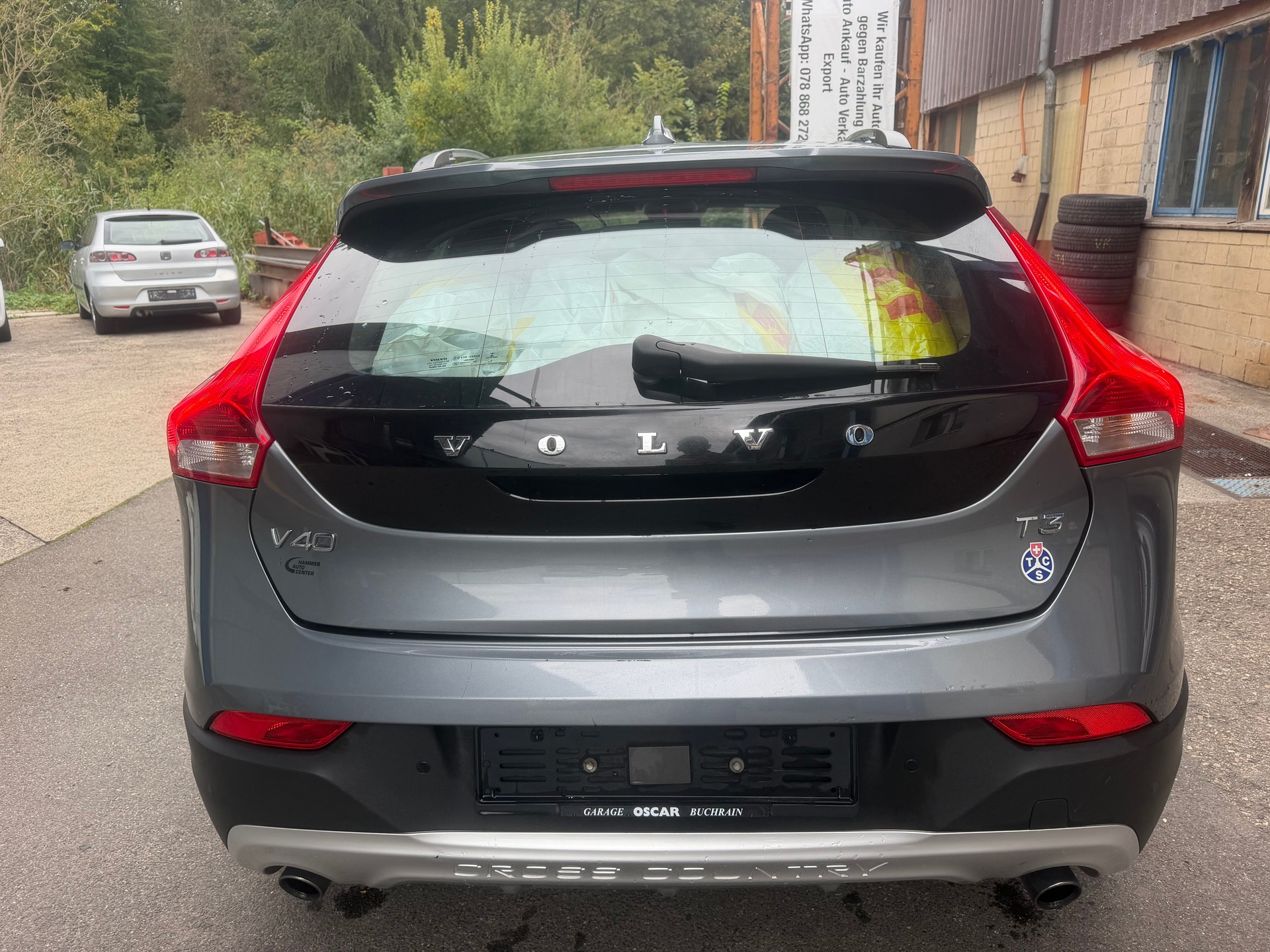 VOLVO V40 Cross Country T3 Momentum-image-3