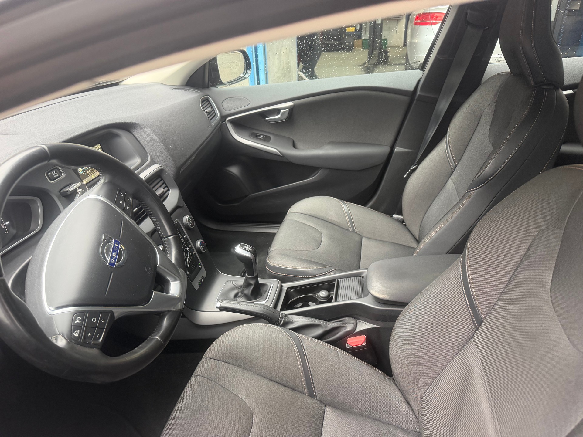 VOLVO V40 Cross Country T3 Momentum-image-7