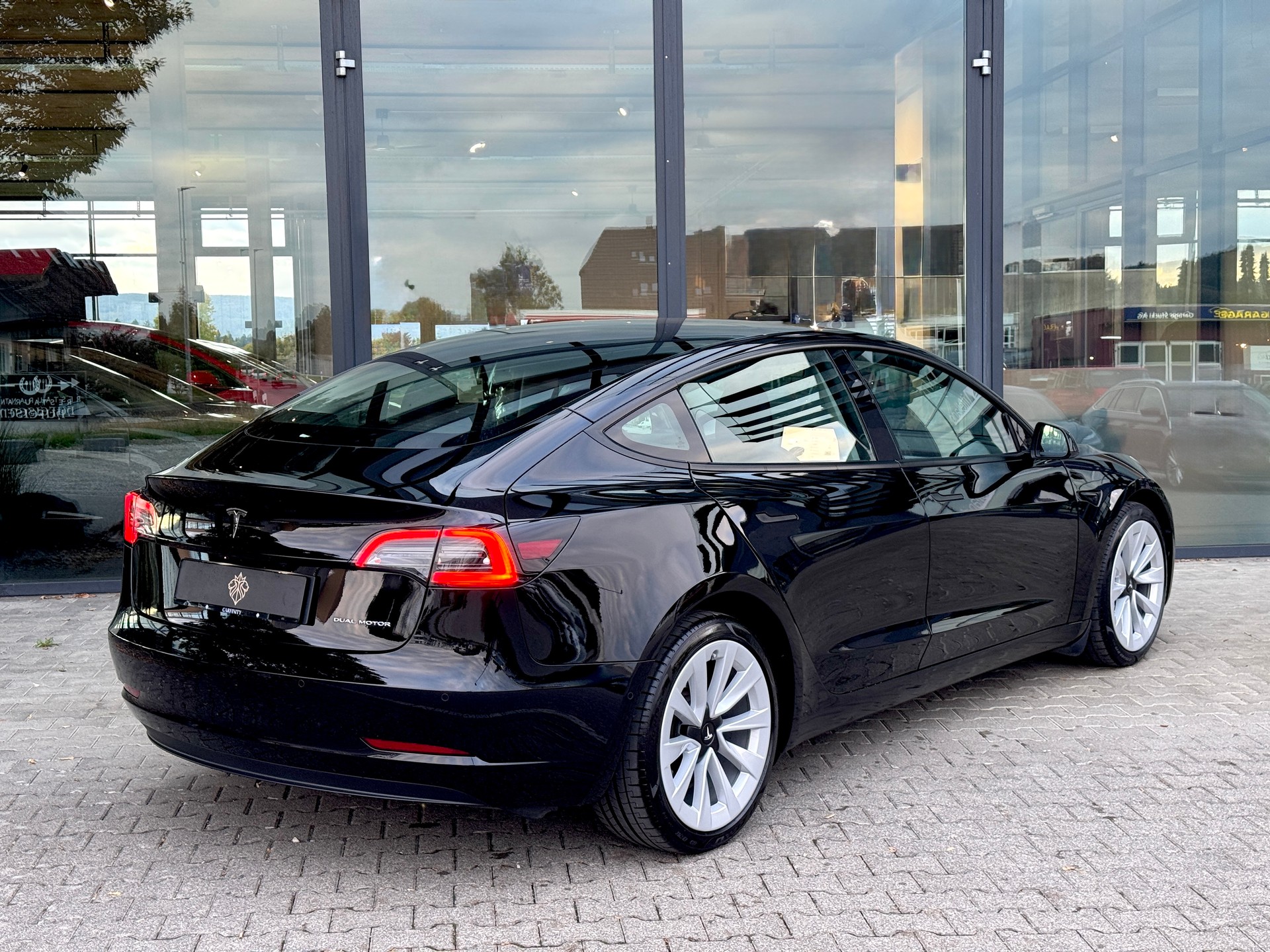 TESLA Model 3 Long Range Dual Motor AWD / AMD Ryzen-image-3