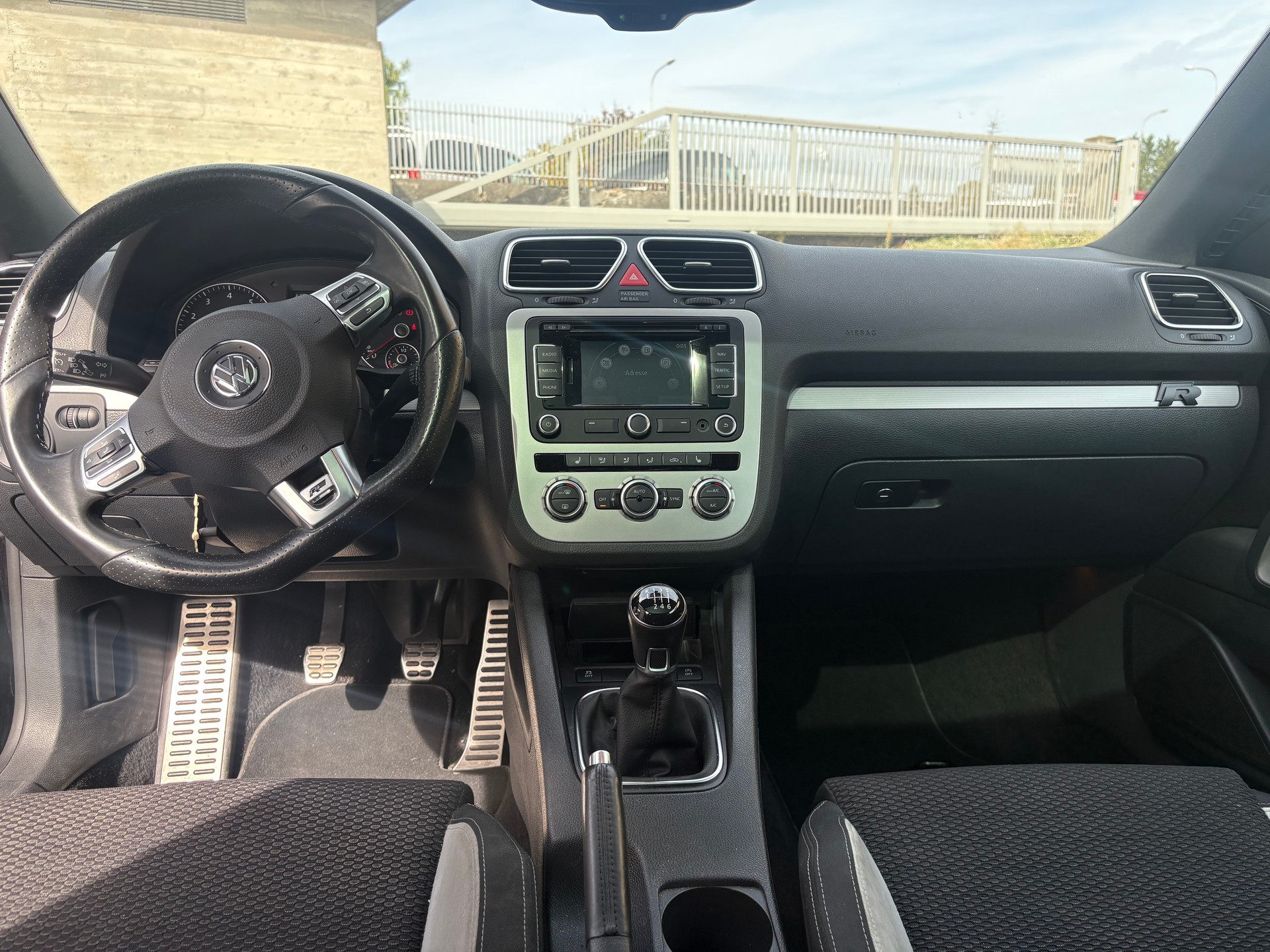 VW Scirocco 1.4 TSI BMT R-Line Design-image-6