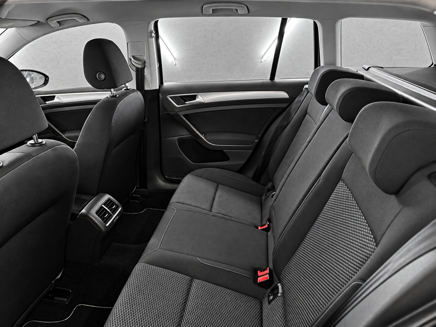 VW Golf Variant 1.6 TDI Trendline DSG-image-7
