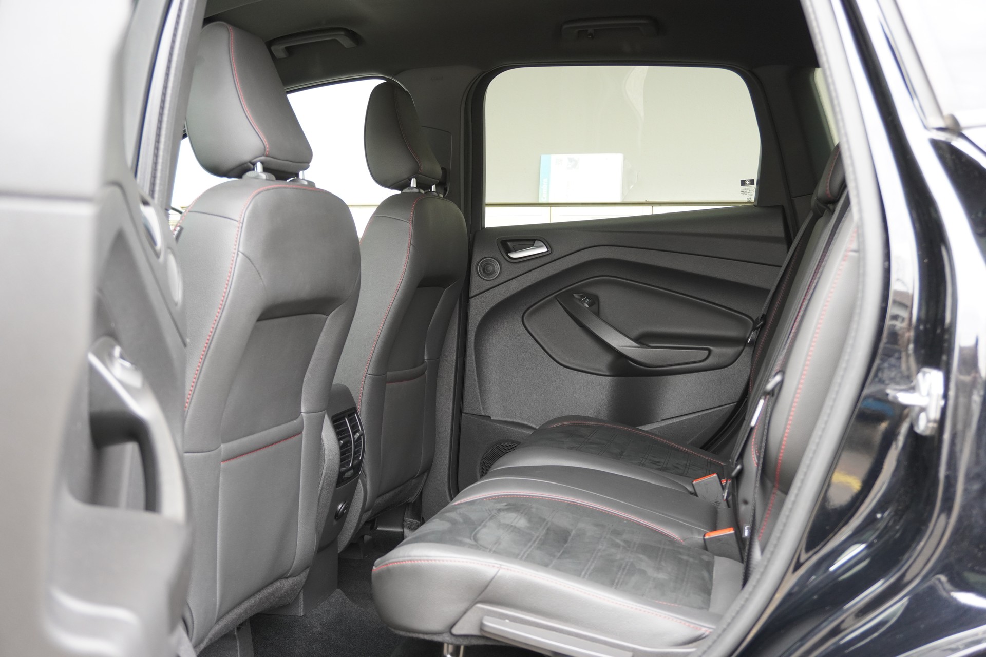 FORD Kuga 2.0 TDCi ST Line High 4WD PowerShift-image-14