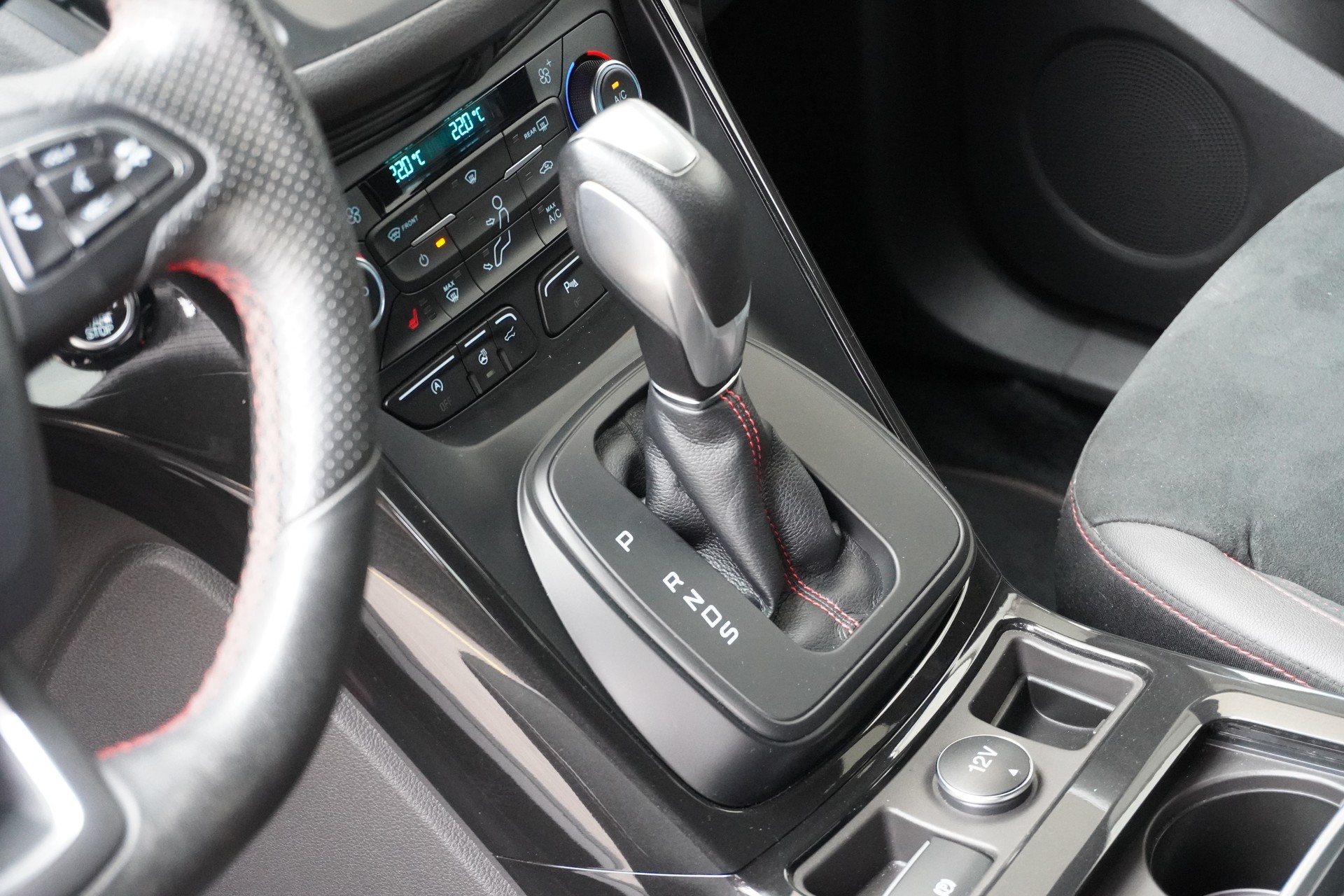 FORD Kuga 2.0 TDCi ST Line High 4WD PowerShift-image-12