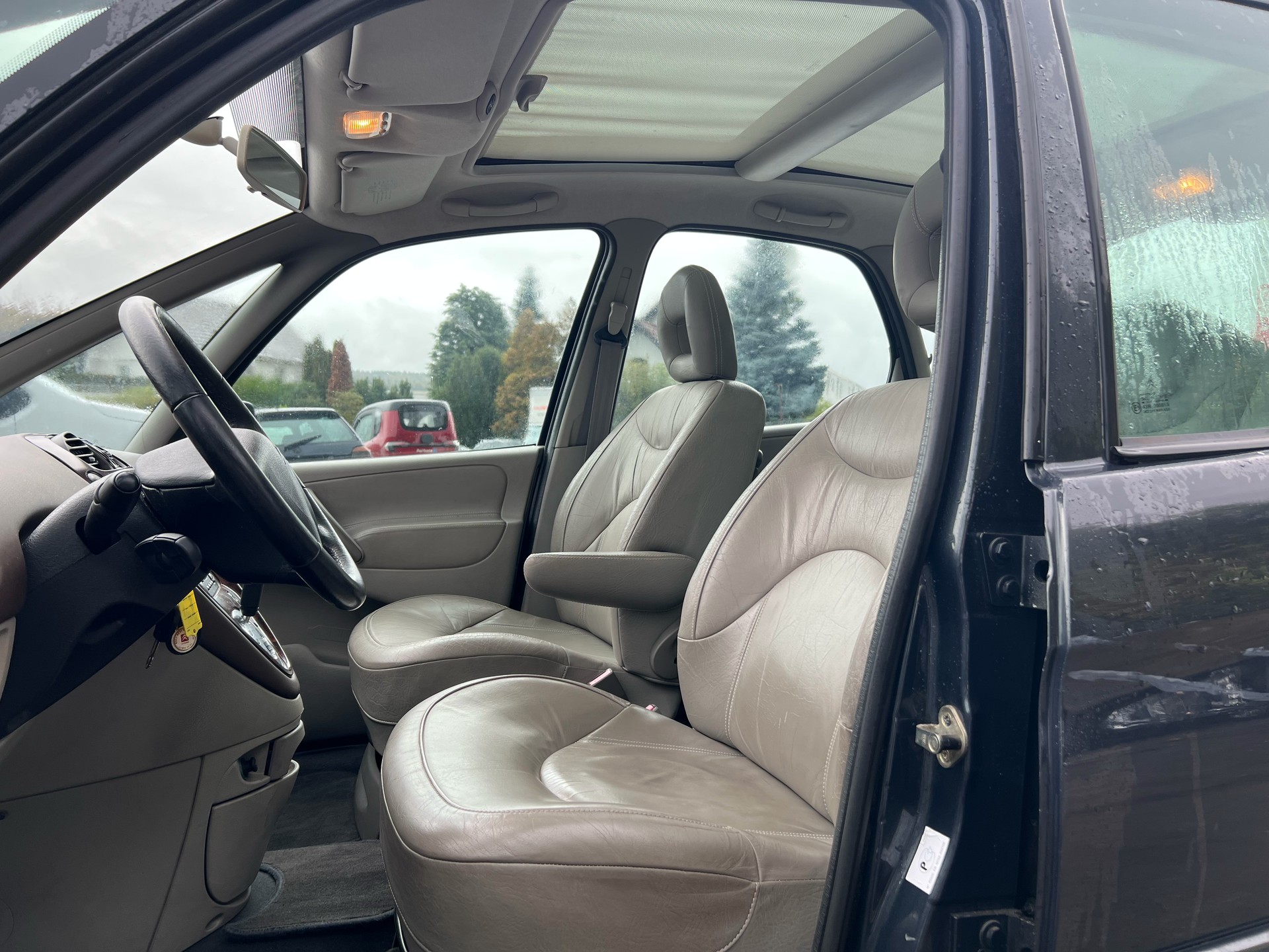 CITROEN Xsara Picasso 2.0i 16V Exclusive Automatic-image-8