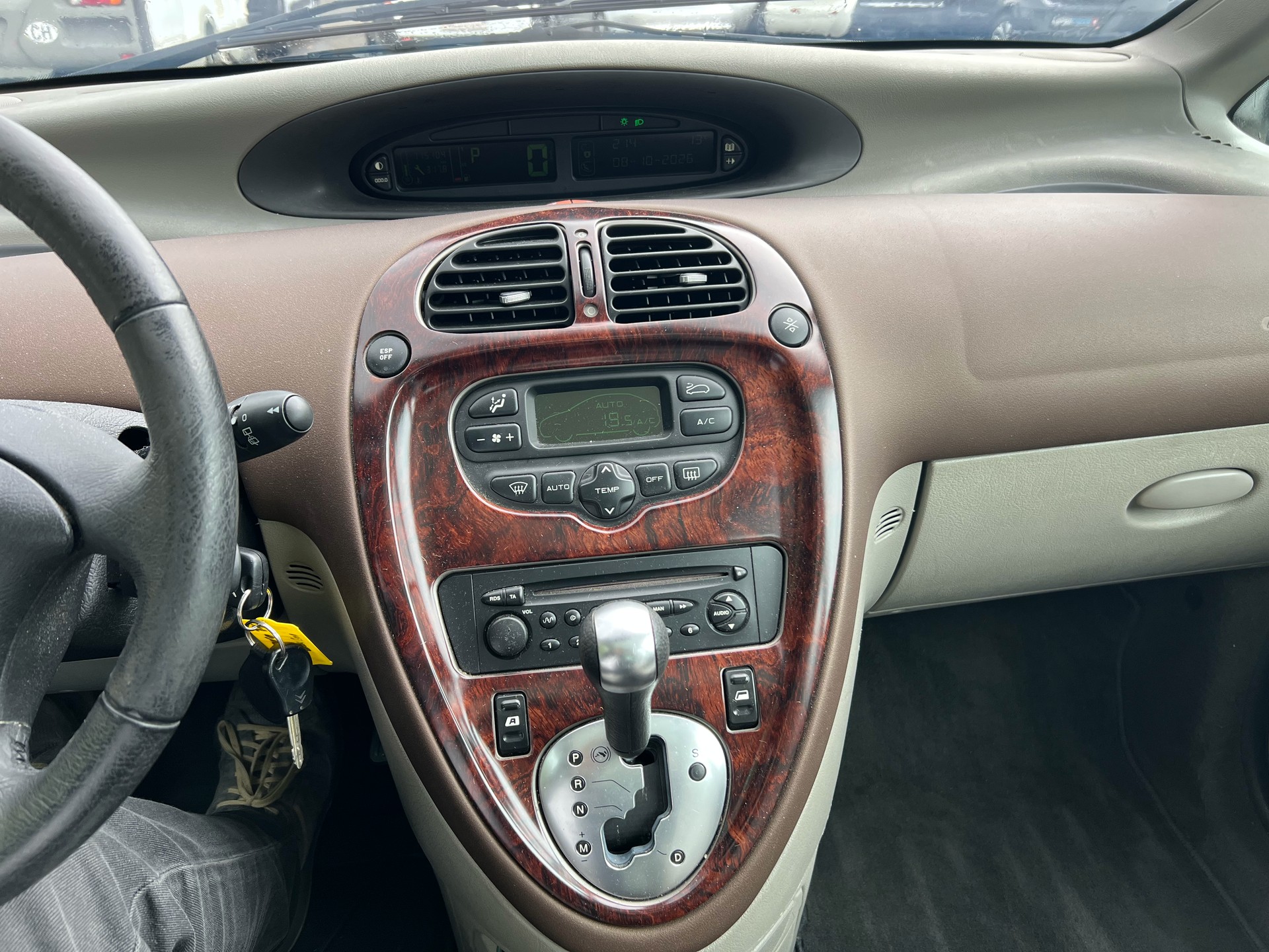 CITROEN Xsara Picasso 2.0i 16V Exclusive Automatic-image-12