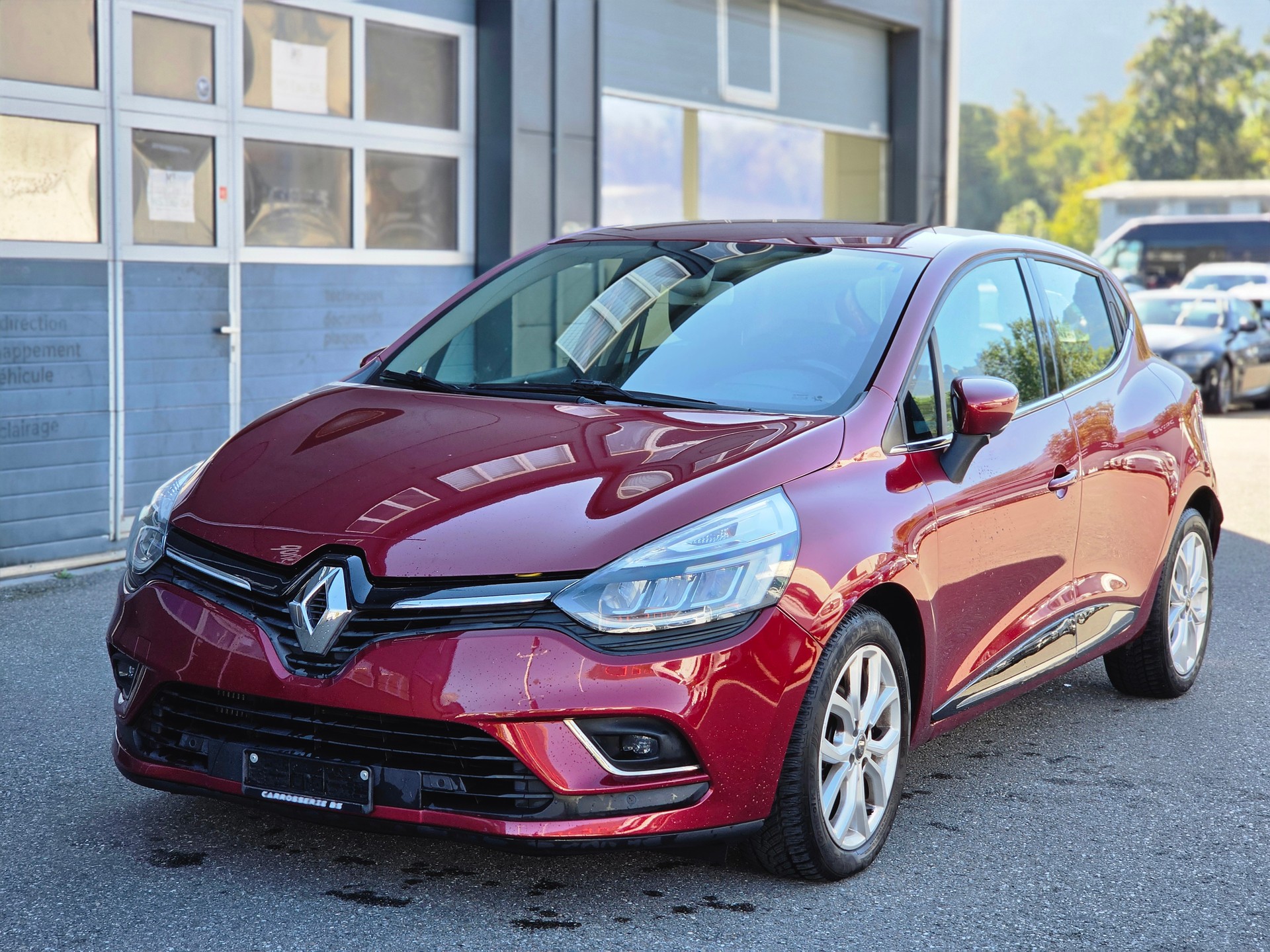 RENAULT Clio Grandtour 1.2 16V T 90th Anniversary EDC-image-2