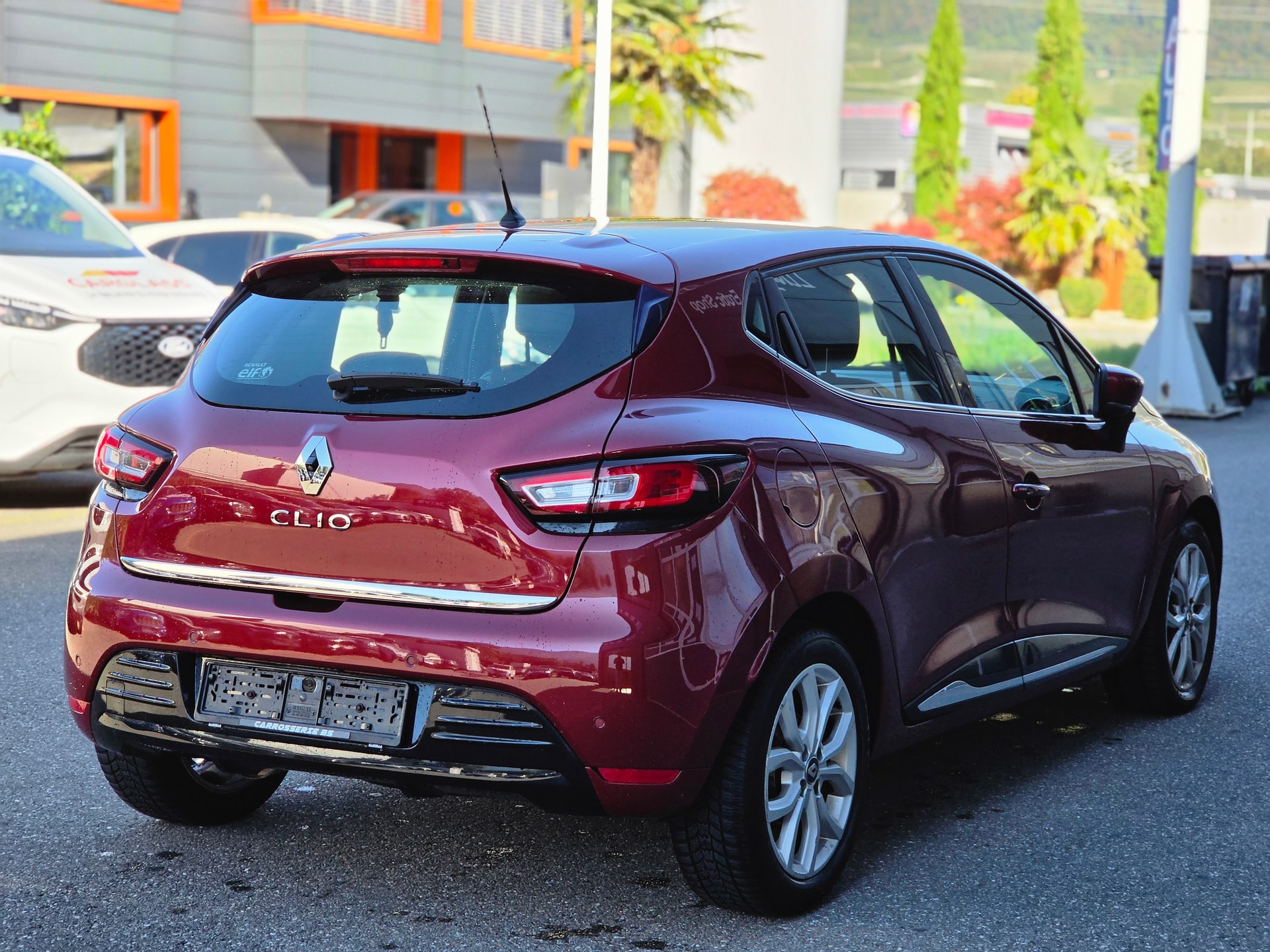RENAULT Clio Grandtour 1.2 16V T 90th Anniversary EDC-image-4