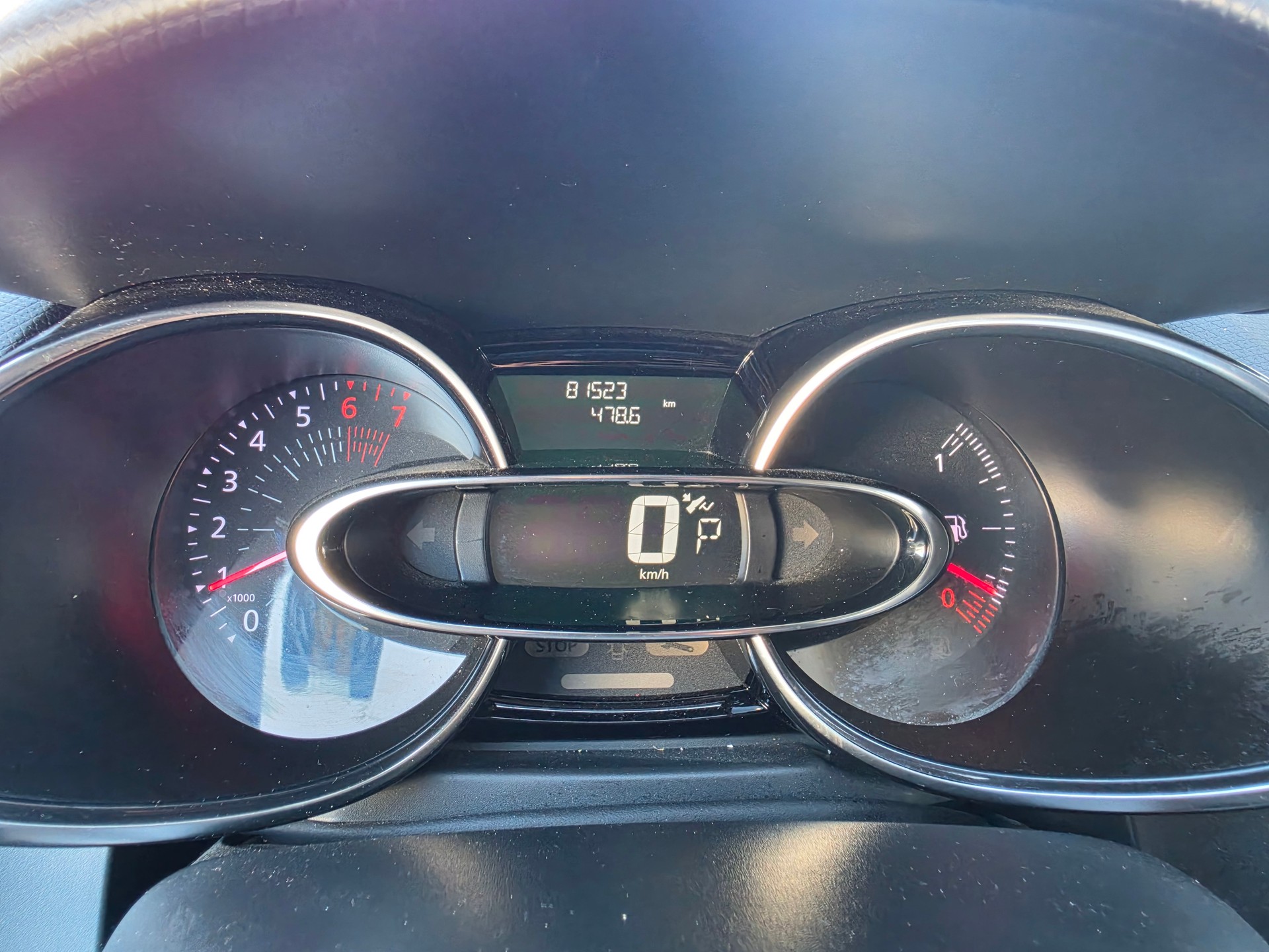 RENAULT Clio Grandtour 1.2 16V T 90th Anniversary EDC-image-10