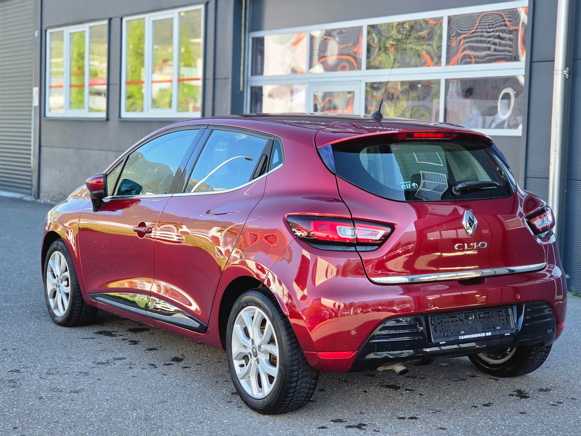RENAULT Clio Grandtour 1.2 16V T 90th Anniversary EDC-image-5