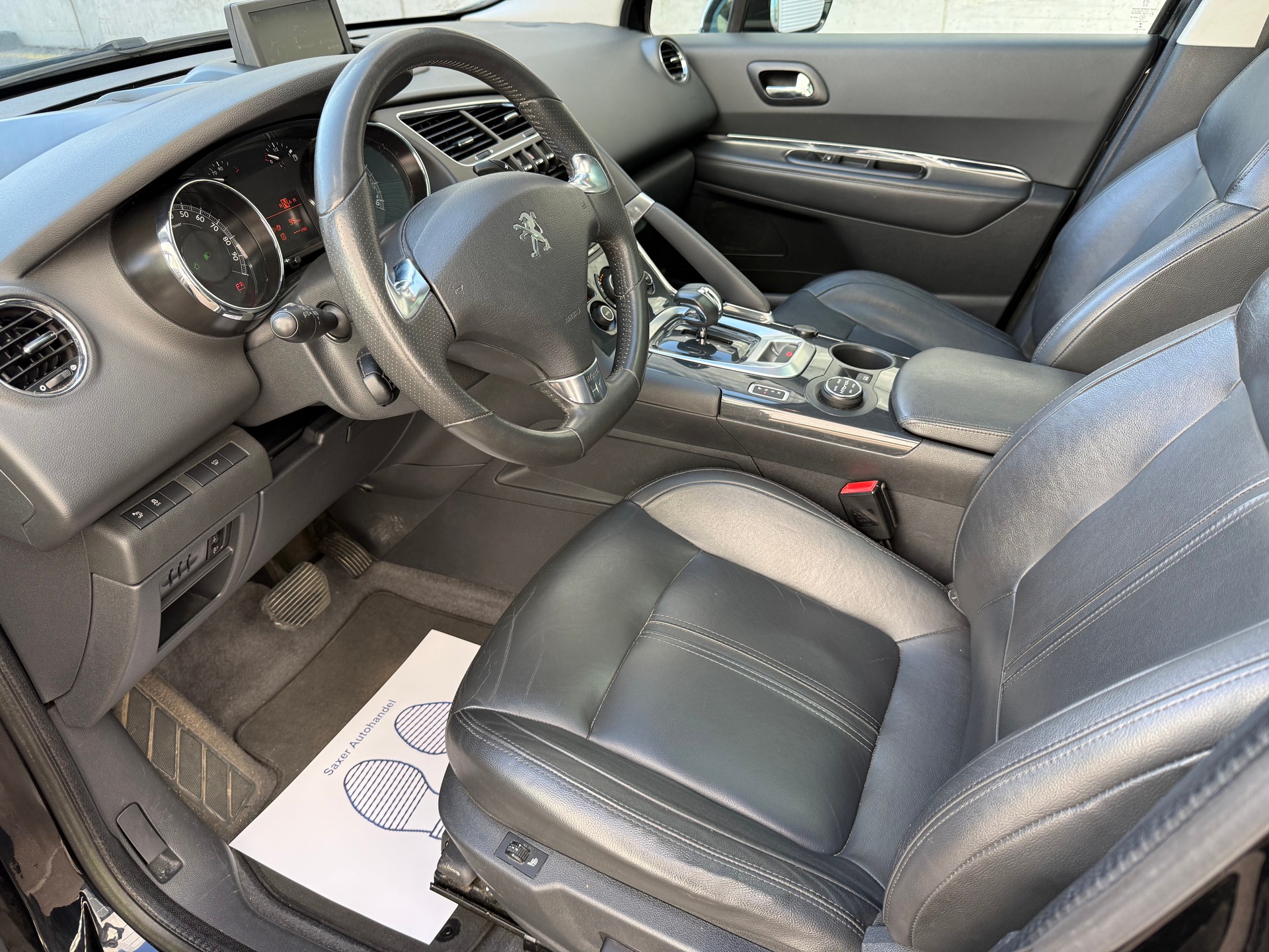 PEUGEOT 3008 HYbrid4 2.0 HDI EGS6-image-8