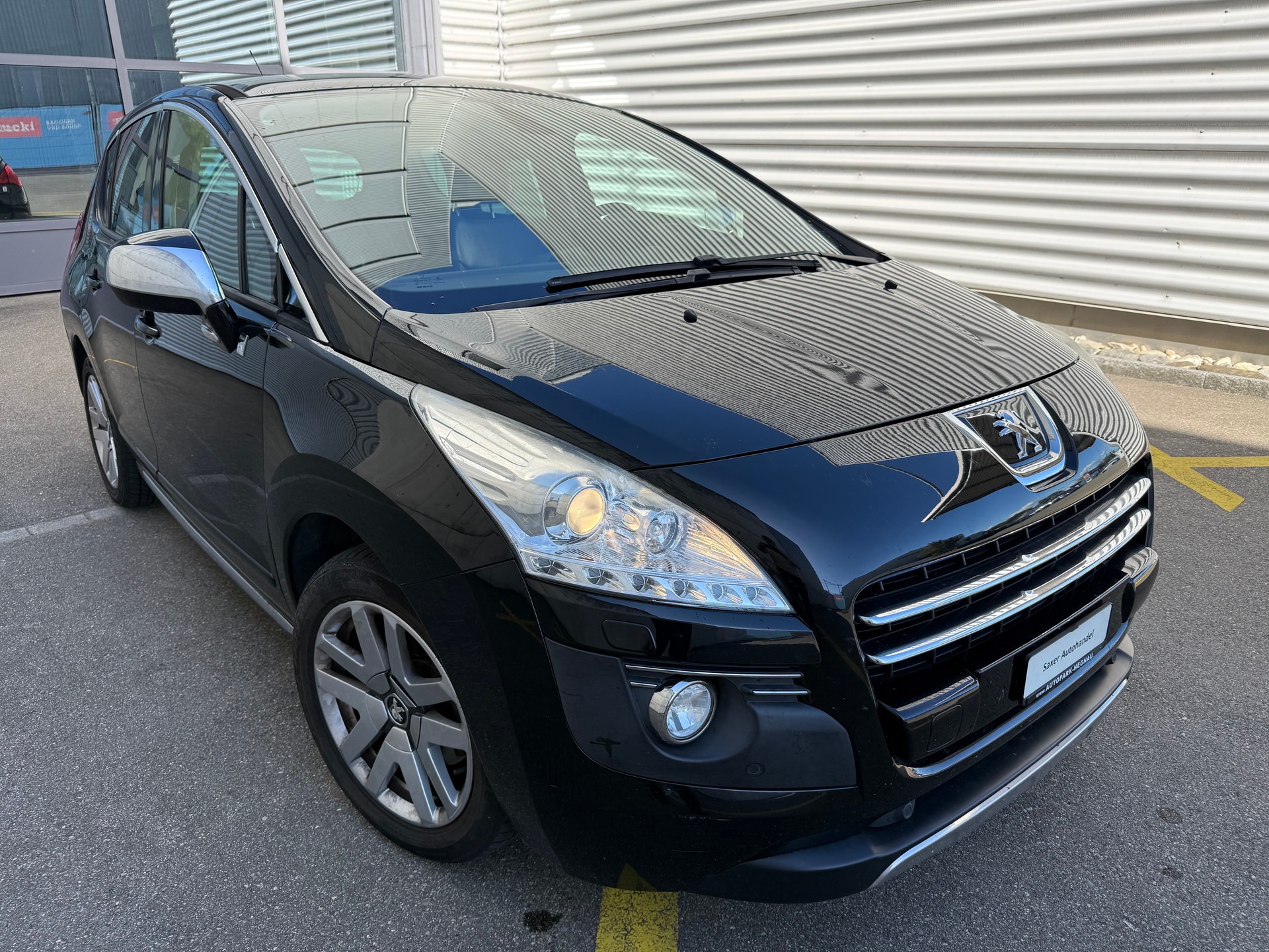PEUGEOT 3008 HYbrid4 2.0 HDI EGS6-image-1