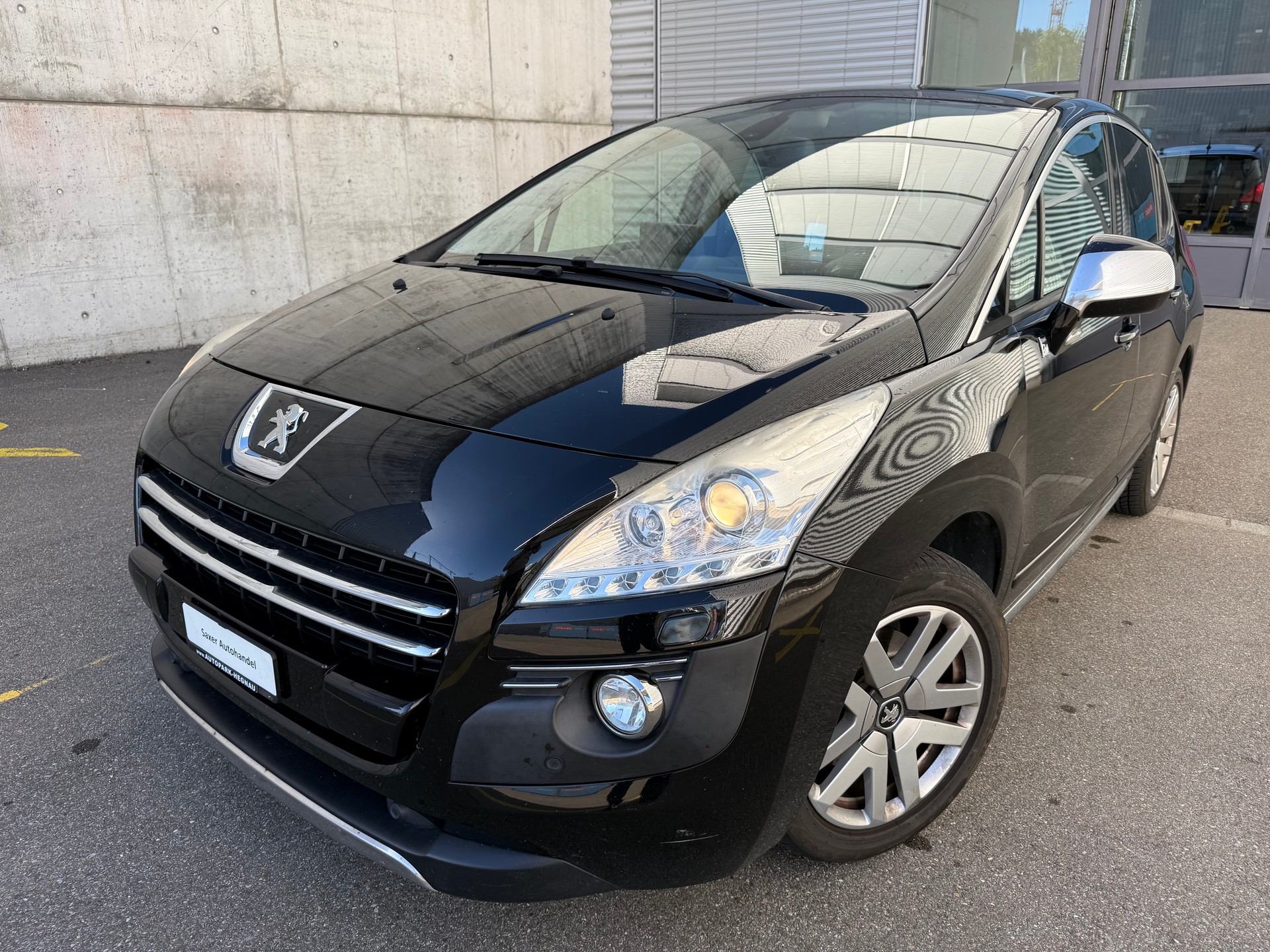 PEUGEOT 3008 HYbrid4 2.0 HDI EGS6-image-2