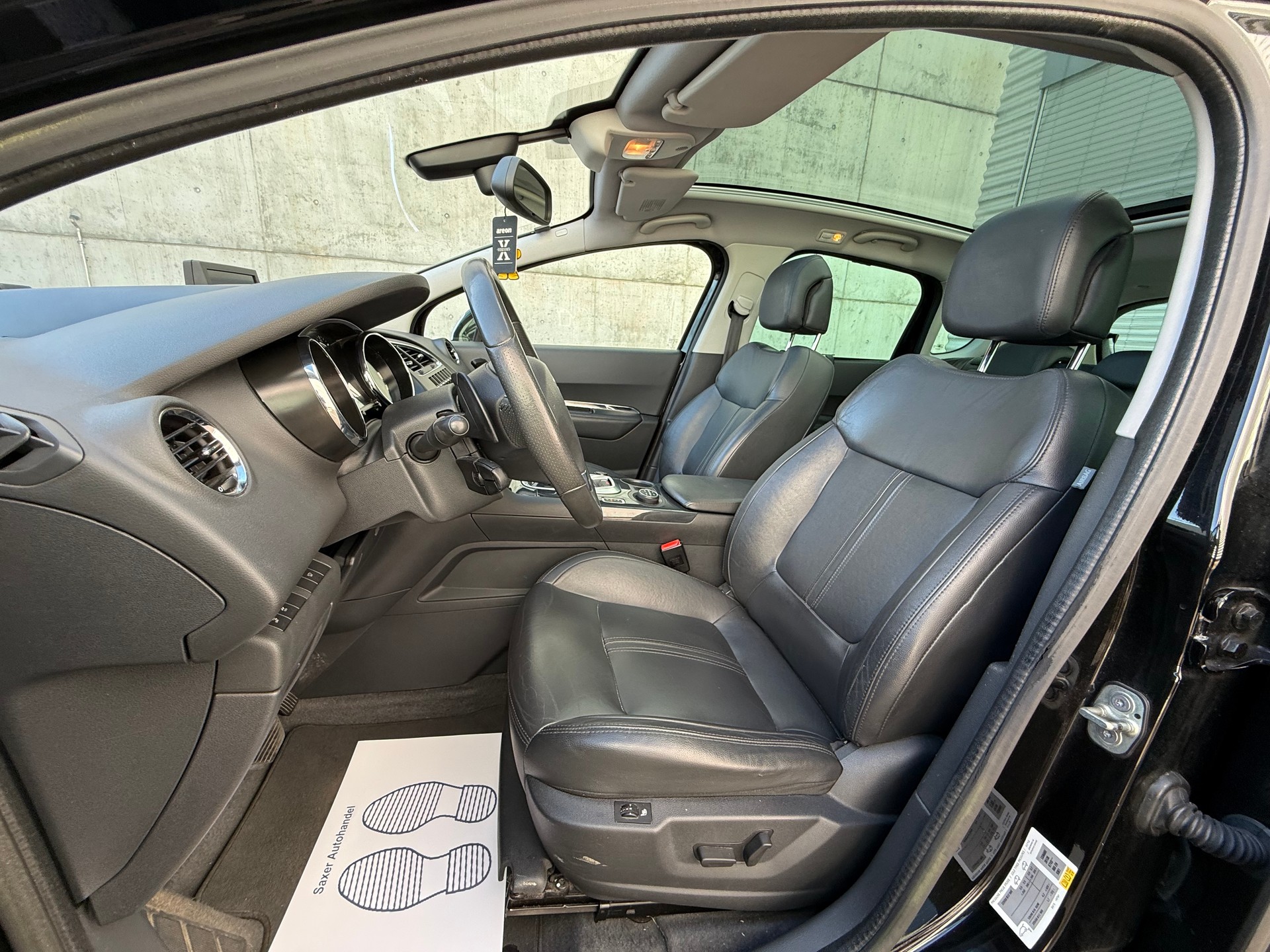 PEUGEOT 3008 HYbrid4 2.0 HDI EGS6-image-9