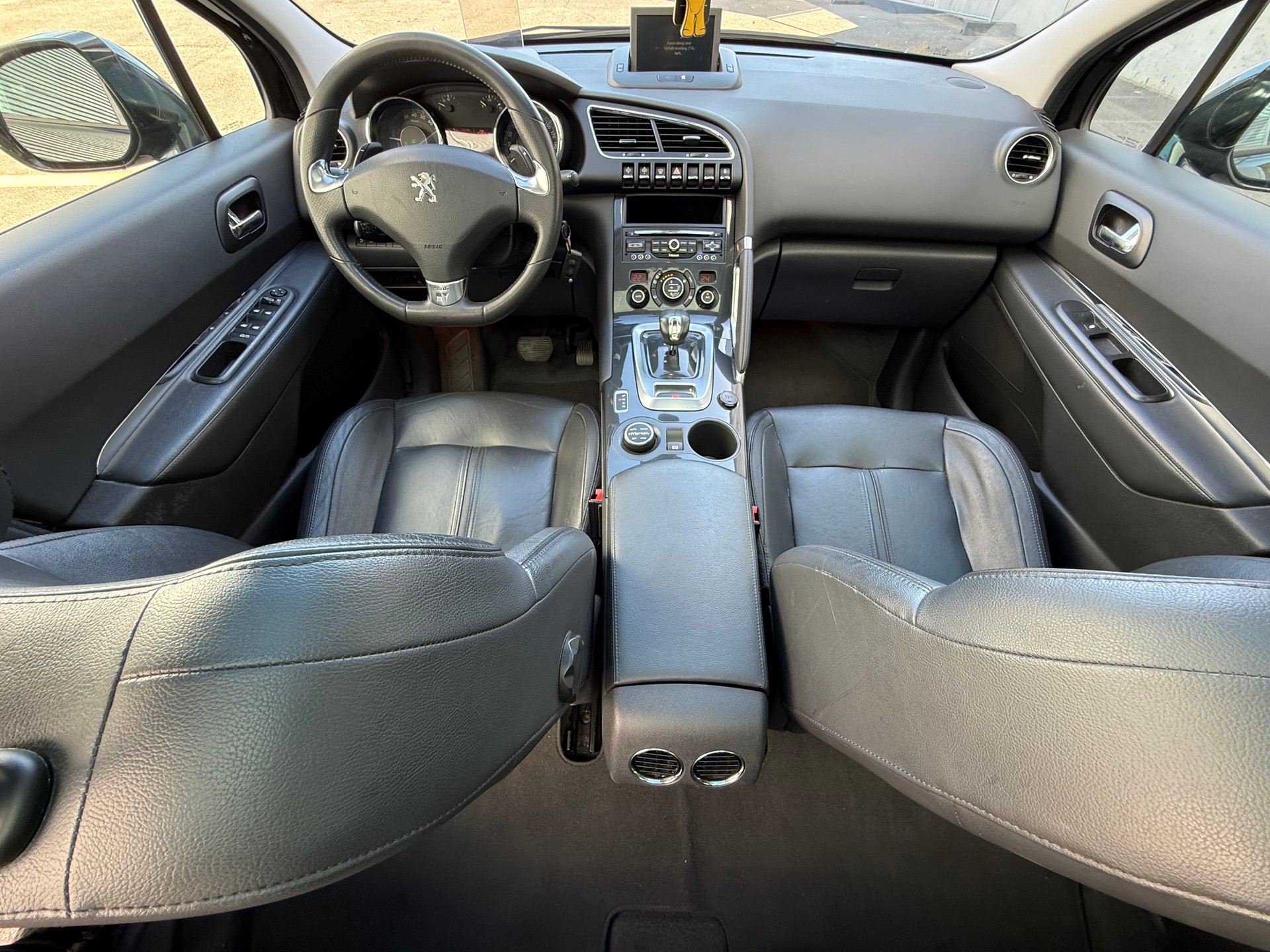 PEUGEOT 3008 HYbrid4 2.0 HDI EGS6-image-5