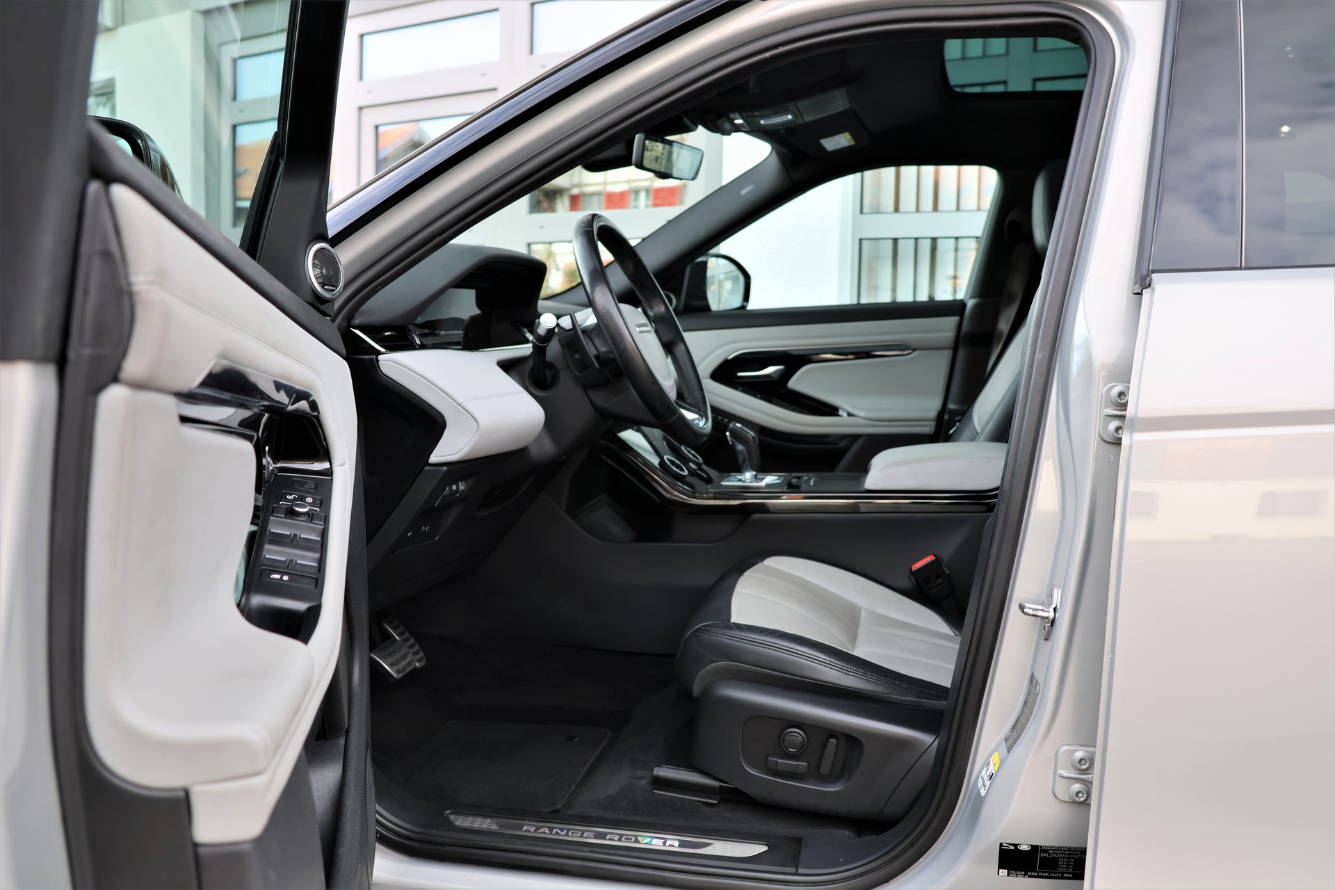 LAND ROVER Range Rover Evoque R-Dyn First Edi P 250 HSE AT9 (CH)-image-9