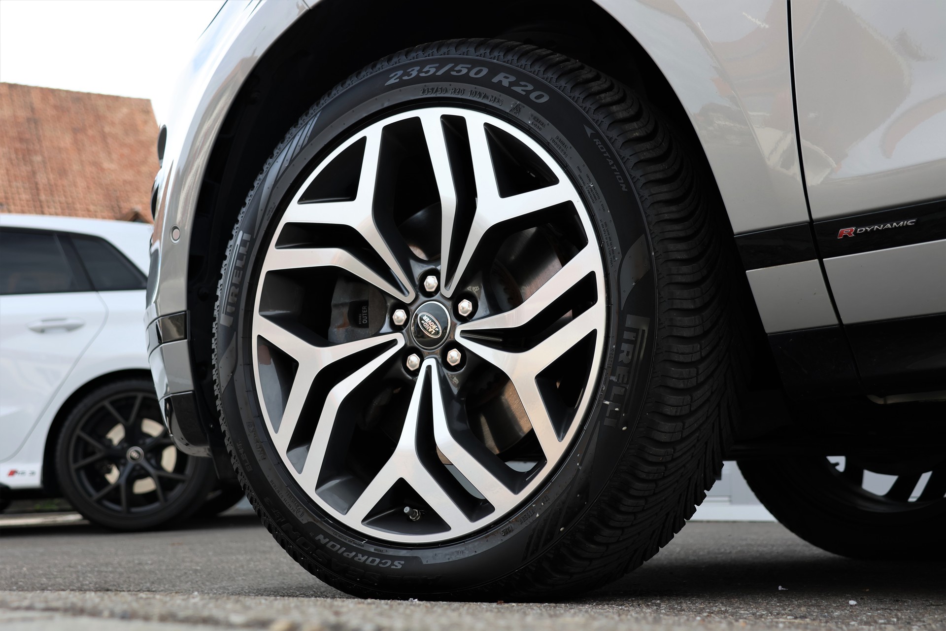 LAND ROVER Range Rover Evoque R-Dyn First Edi P 250 HSE AT9 (CH)-image-8