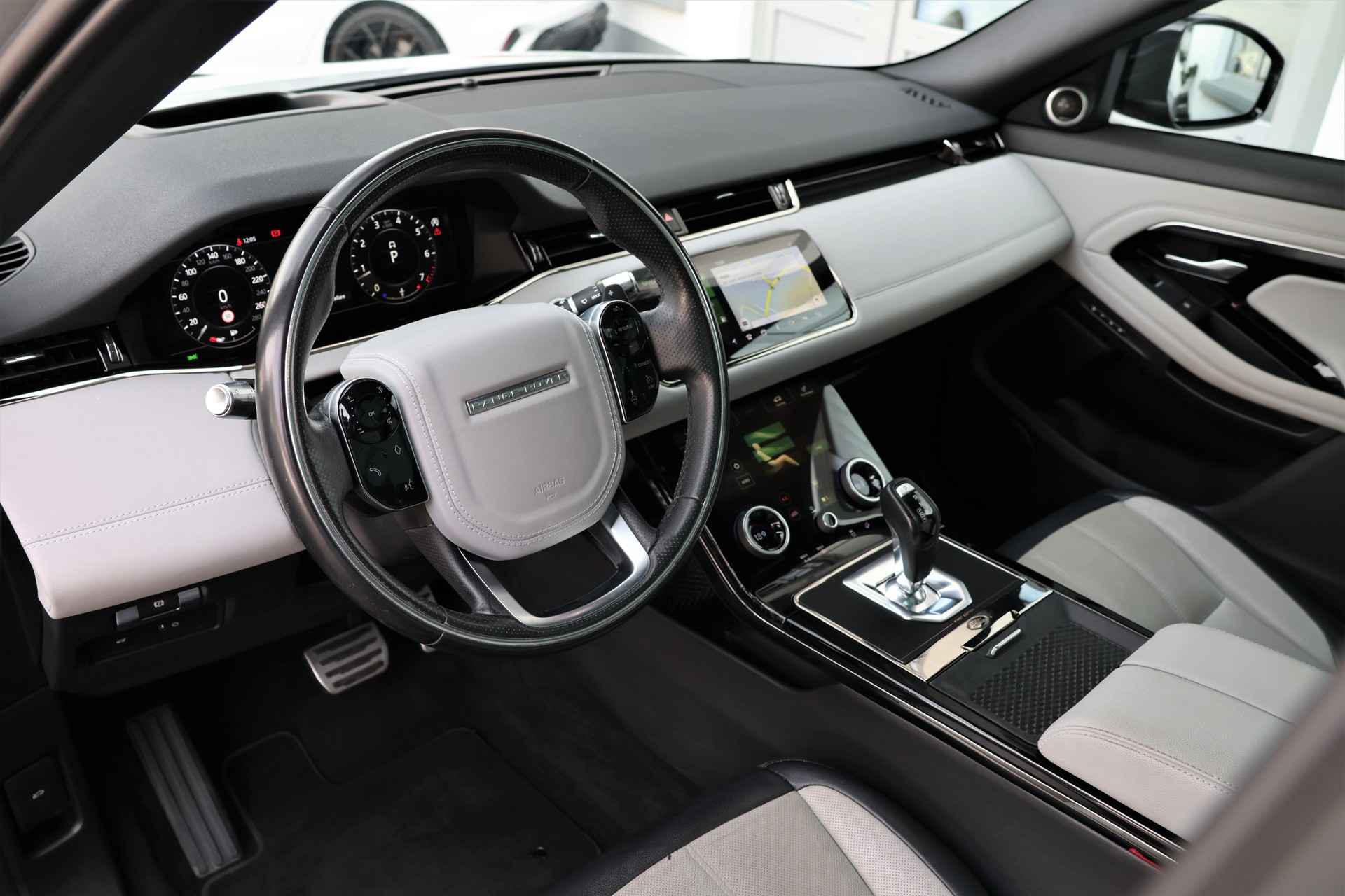 LAND ROVER Range Rover Evoque R-Dyn First Edi P 250 HSE AT9 (CH)-image-10