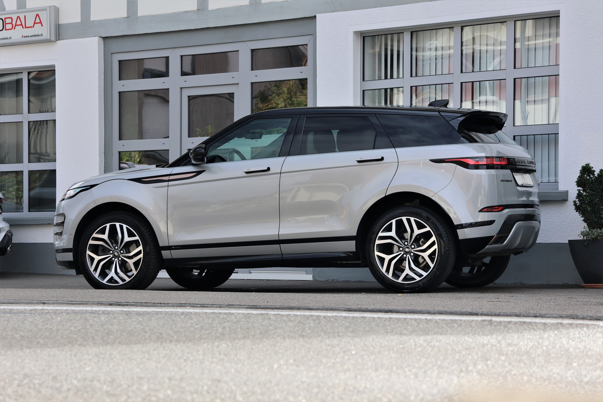 LAND ROVER Range Rover Evoque R-Dyn First Edi P 250 HSE AT9 (CH)-image-3