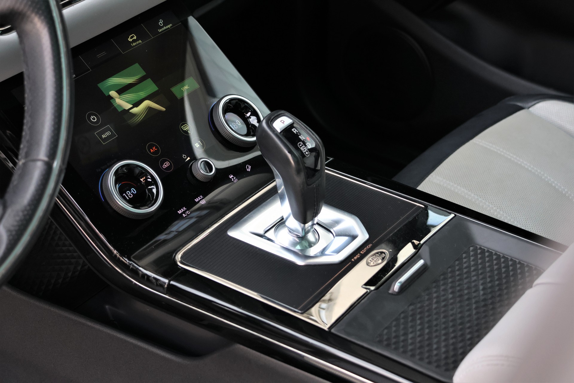 LAND ROVER Range Rover Evoque R-Dyn First Edi P 250 HSE AT9 (CH)-image-11