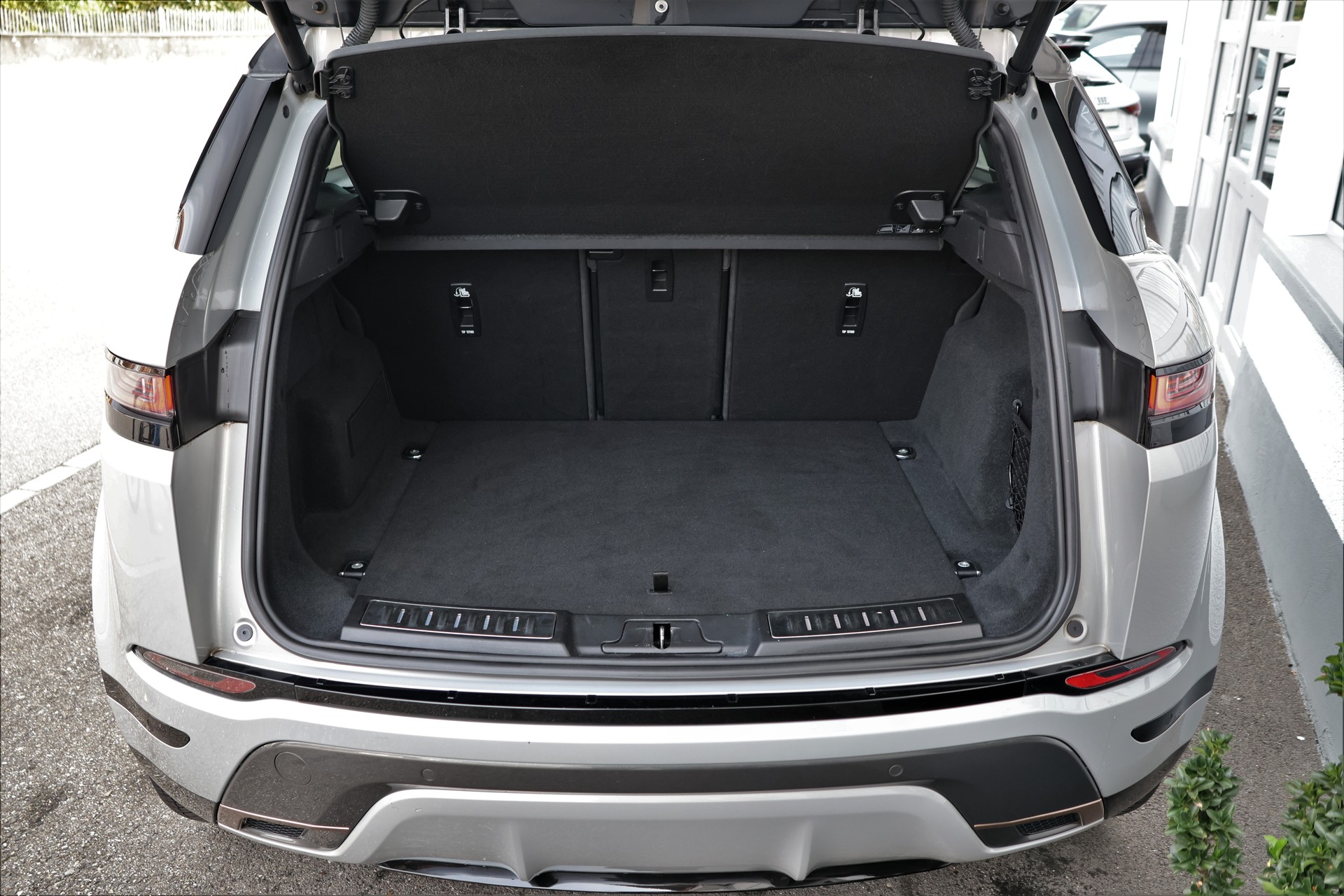 LAND ROVER Range Rover Evoque R-Dyn First Edi P 250 HSE AT9 (CH)-image-18