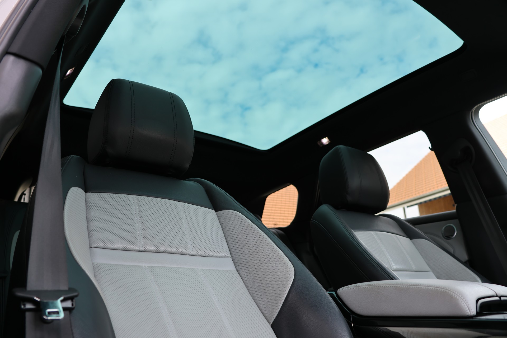 LAND ROVER Range Rover Evoque R-Dyn First Edi P 250 HSE AT9 (CH)-image-22