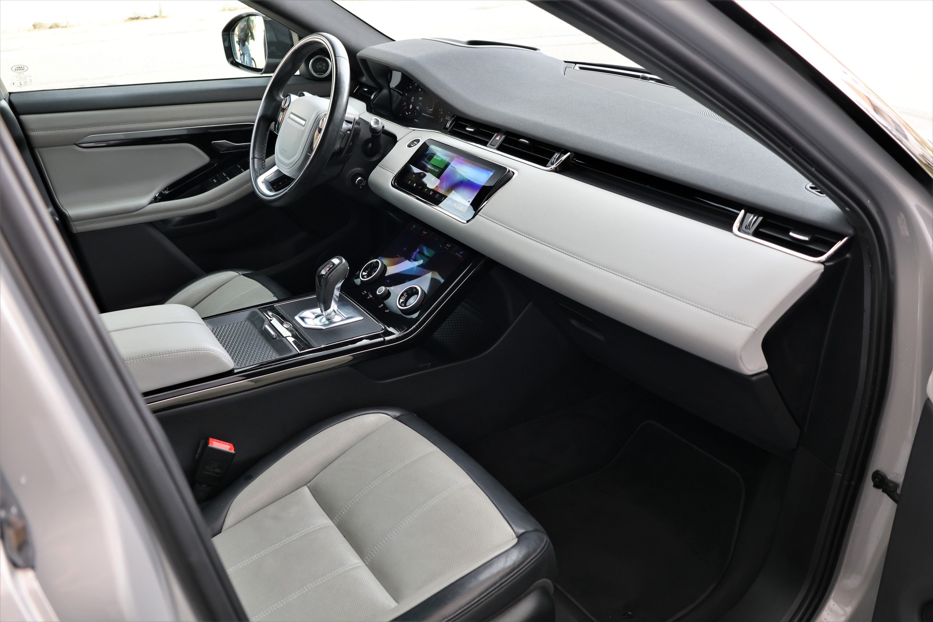 LAND ROVER Range Rover Evoque R-Dyn First Edi P 250 HSE AT9 (CH)-image-19