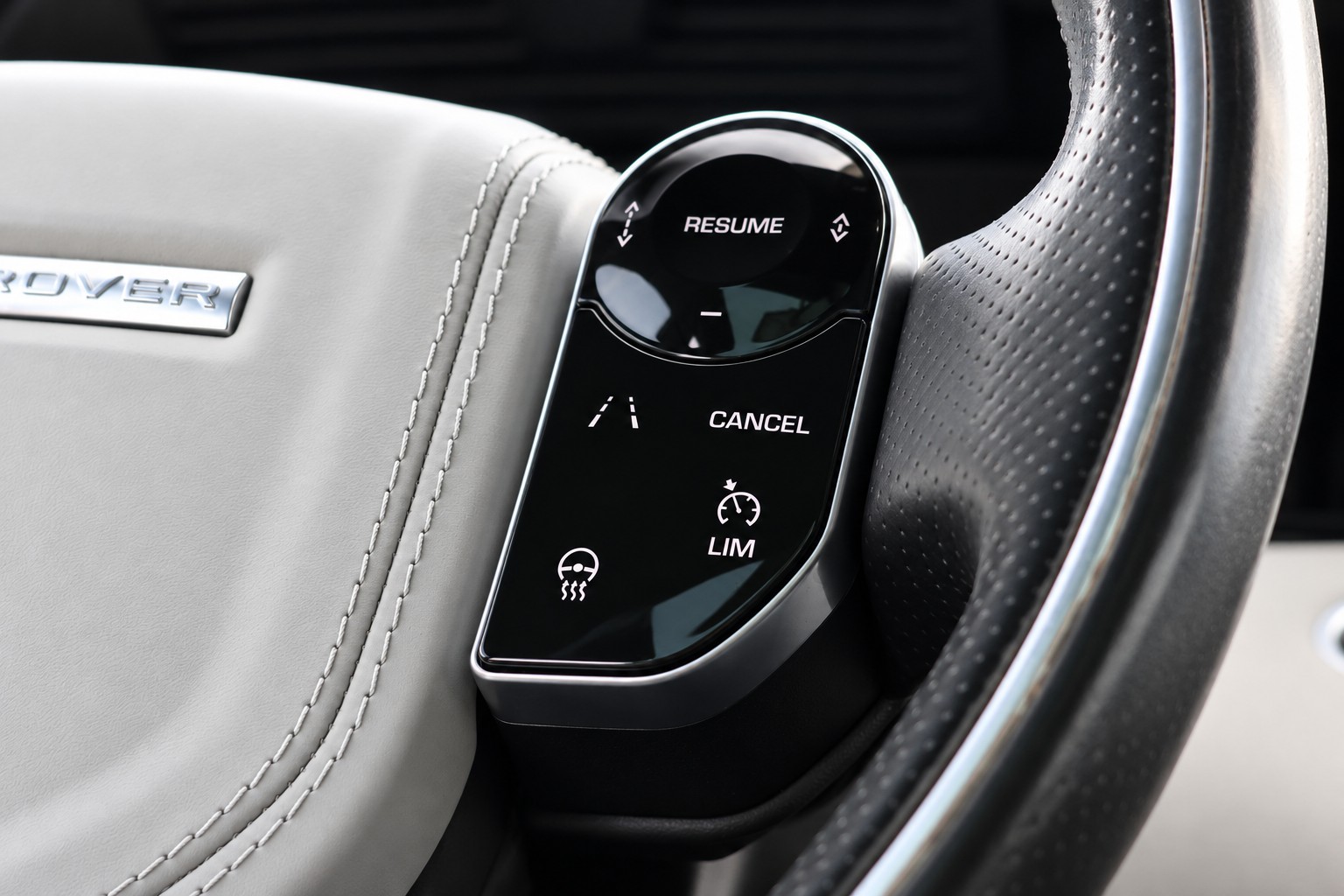 LAND ROVER Range Rover Evoque R-Dyn First Edi P 250 HSE AT9 (CH)-image-17