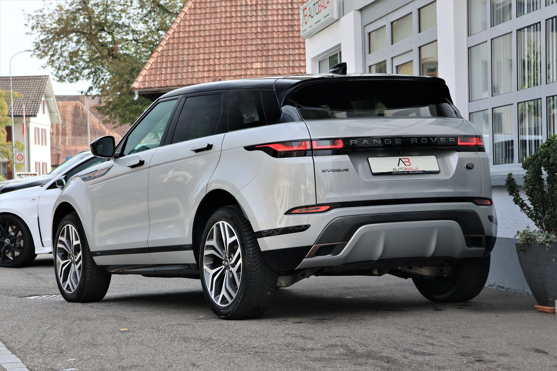 LAND ROVER Range Rover Evoque R-Dyn First Edi P 250 HSE AT9 (CH)-image-2