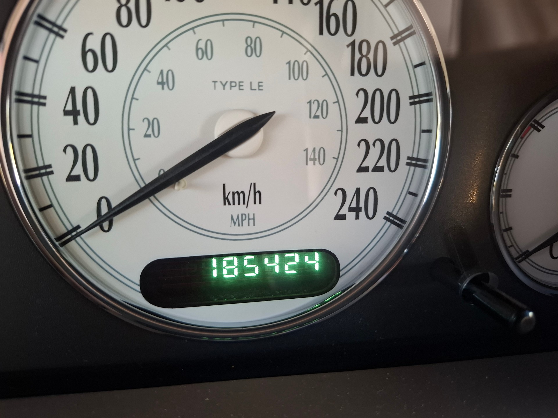 CHRYSLER 300M-image-7