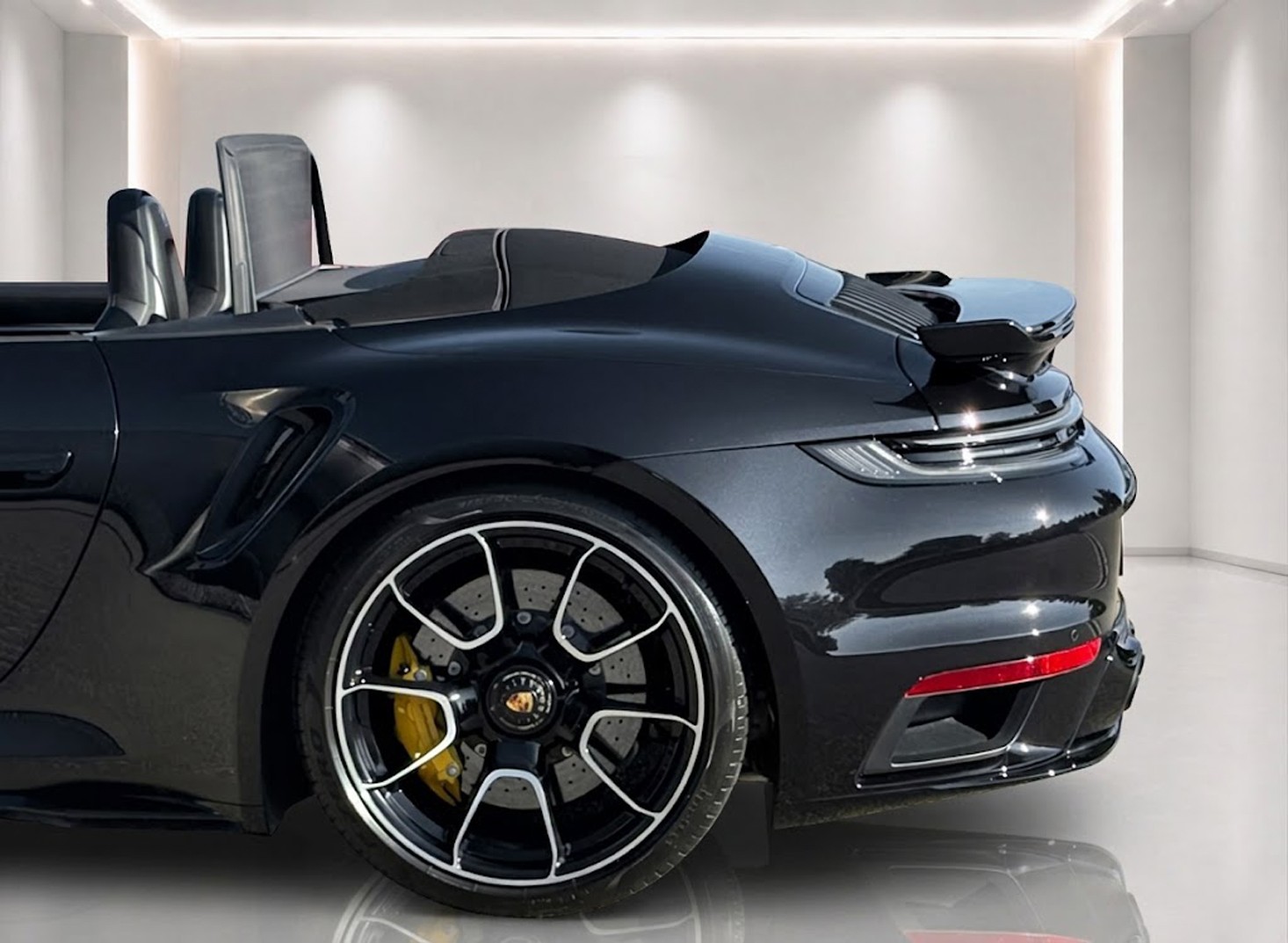 PORSCHE 911 Turbo S Cabriolet PDK / Approved-12.29 / PDCC / Lift / Burmester / CH-Auto-image-12