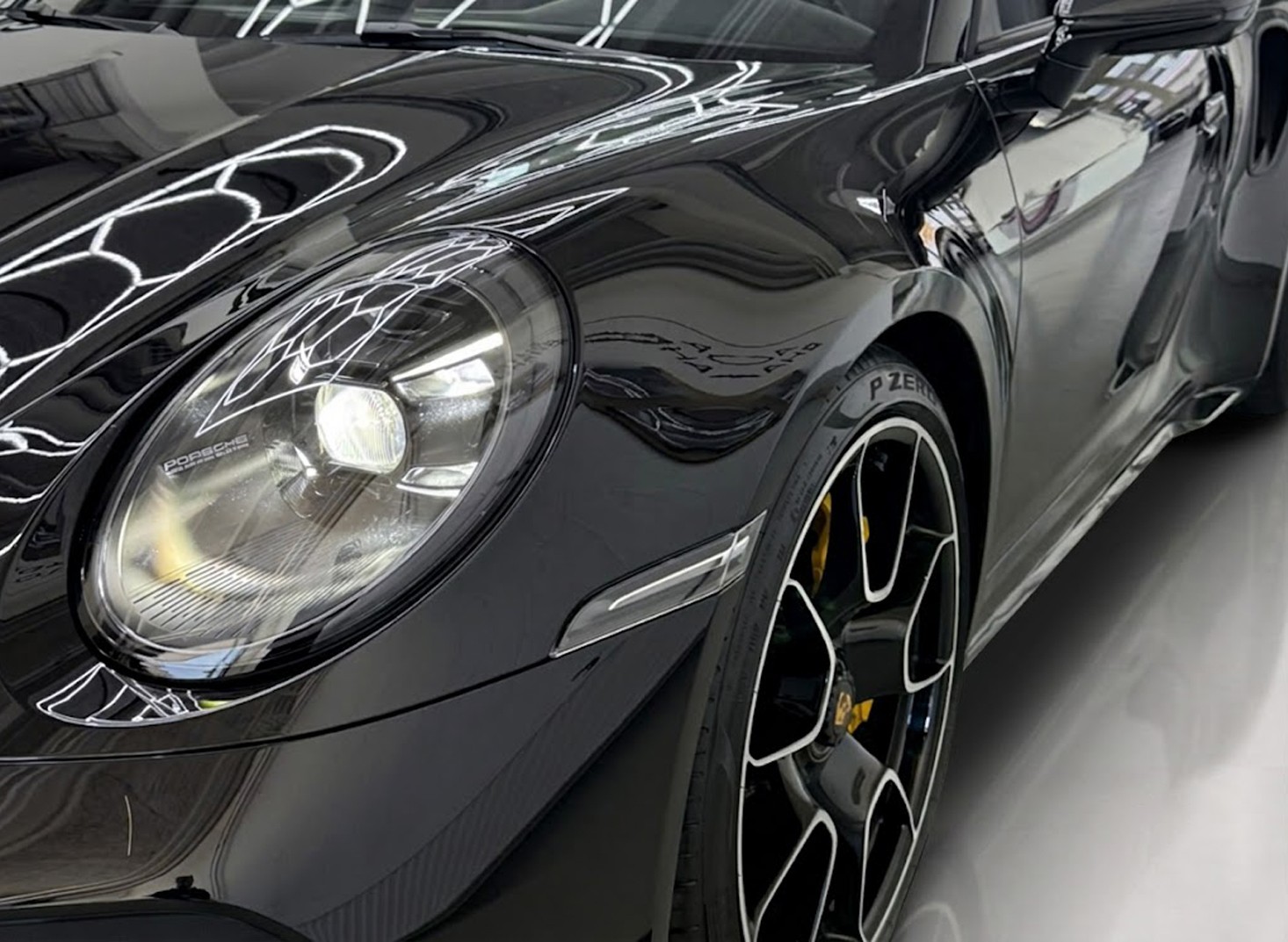 PORSCHE 911 Turbo S Cabriolet PDK / Approved-12.29 / PDCC / Lift / Burmester / CH-Auto-image-9