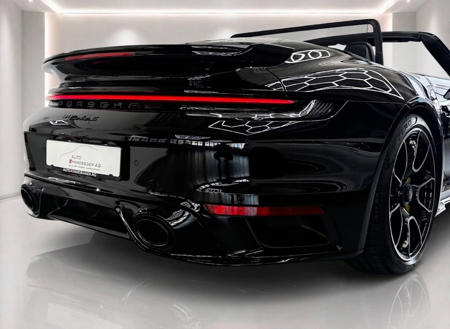PORSCHE 911 Turbo S Cabriolet PDK / Approved-12.29 / PDCC / Lift / Burmester / CH-Auto-image-21