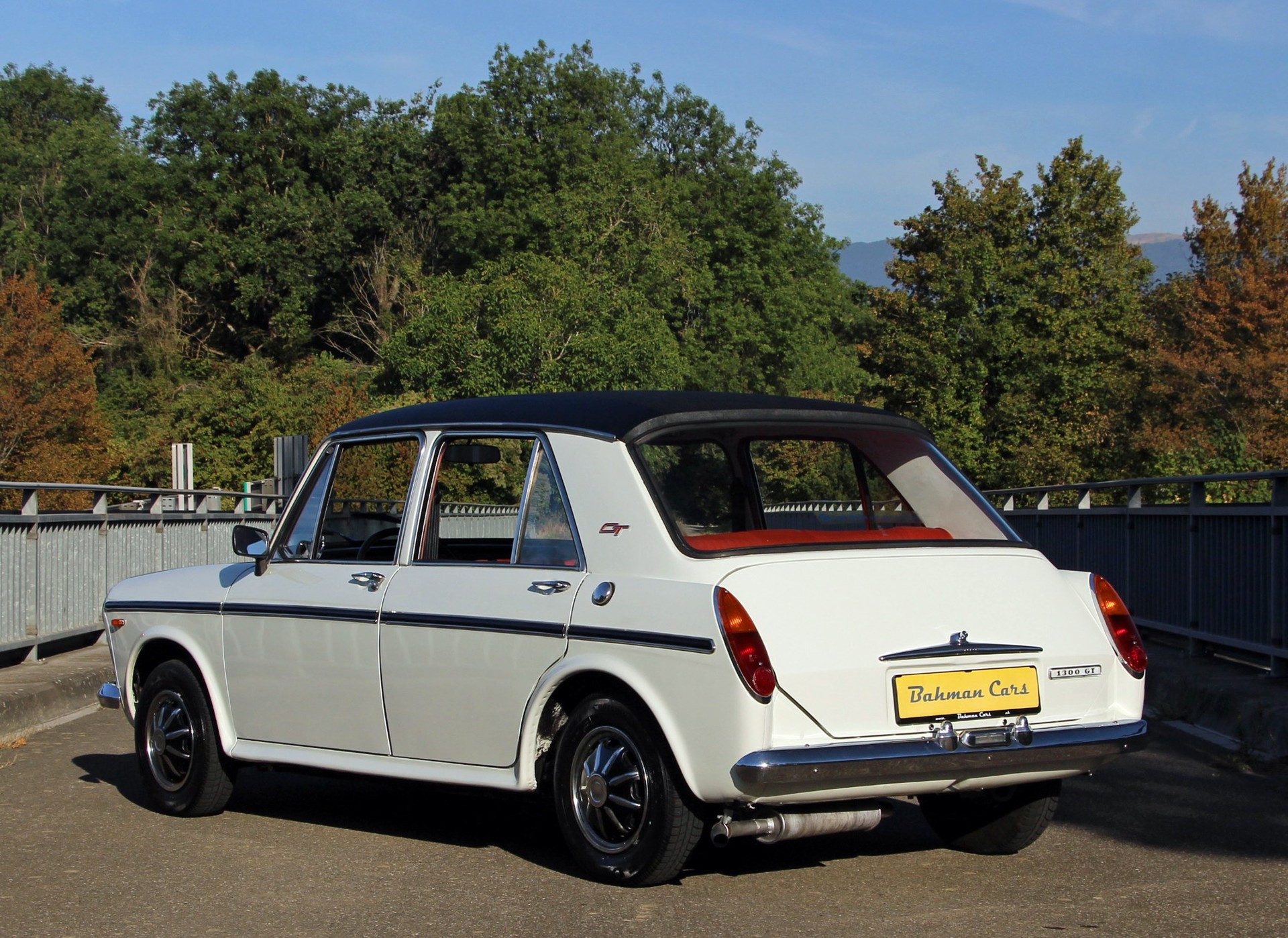 AUSTIN 1300 GT-image-1