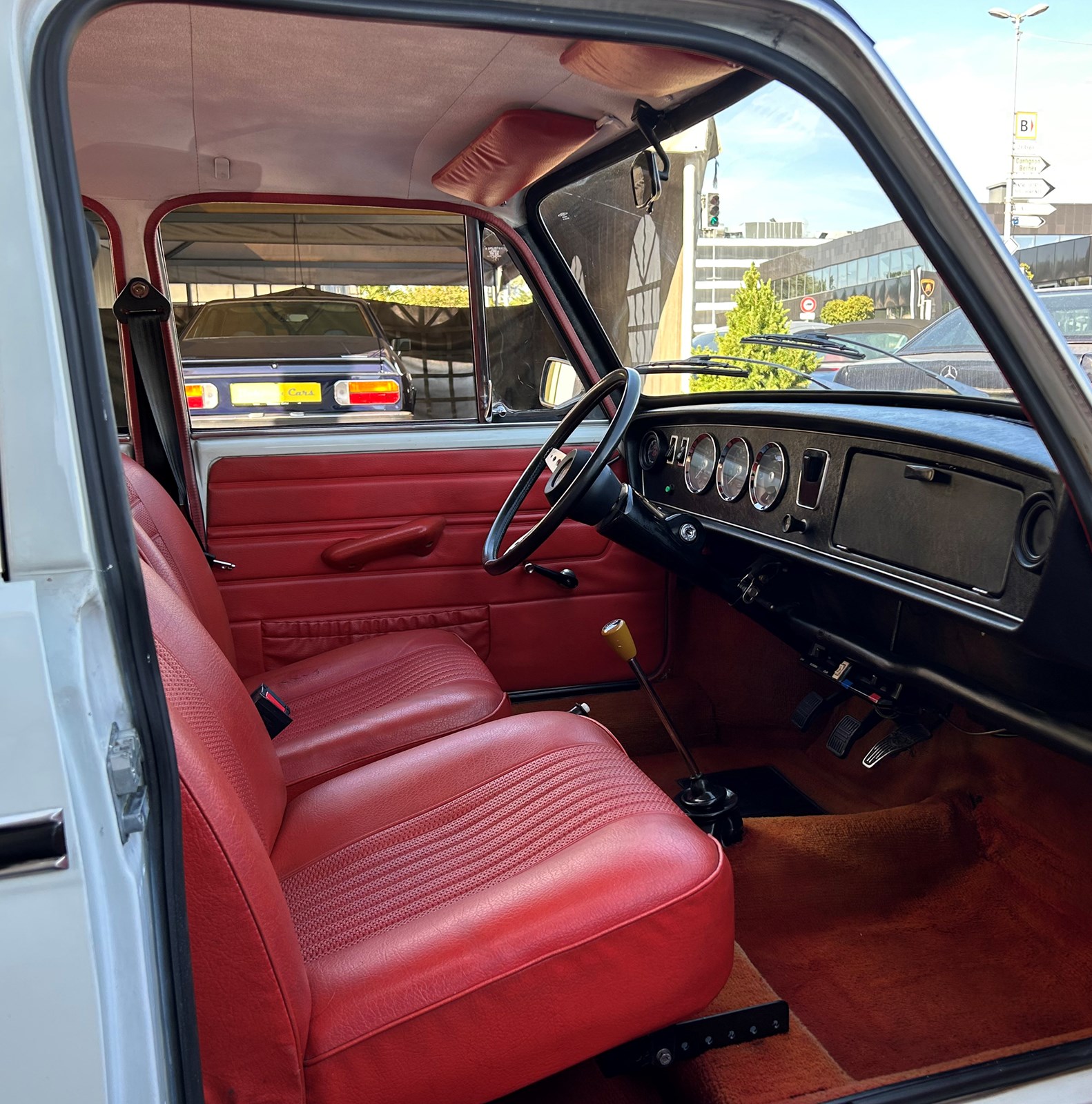 AUSTIN 1300 GT-image-10