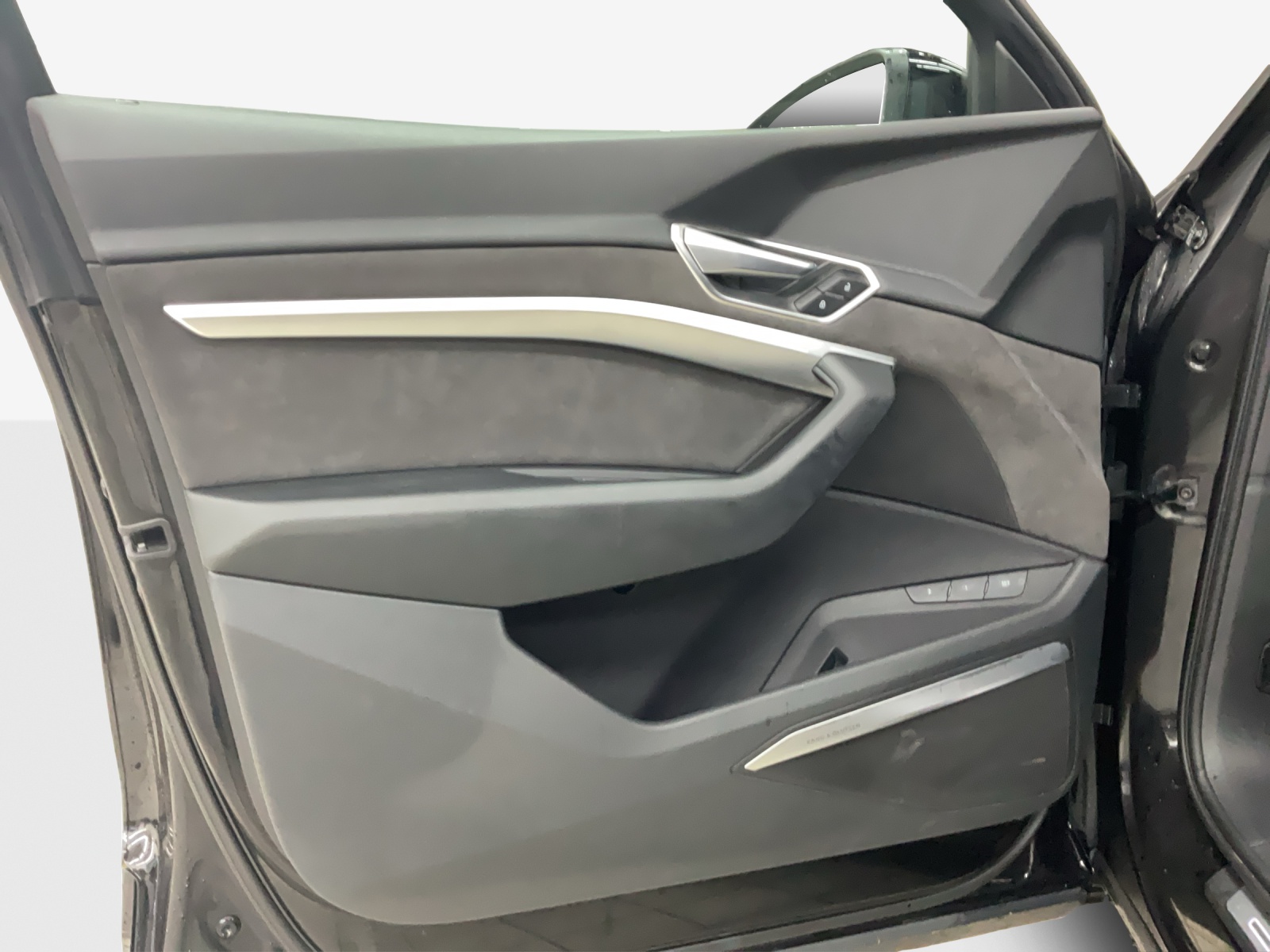 AUDI e-tron S quattro-image-14