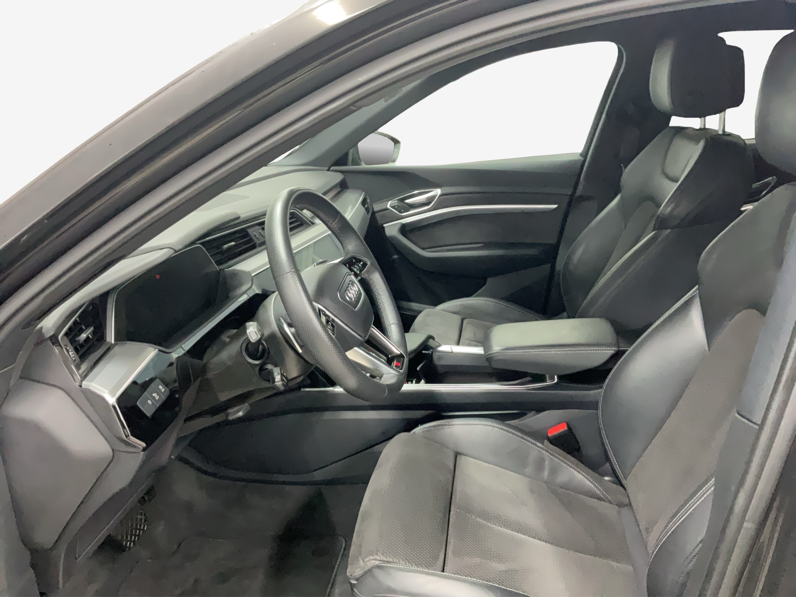 AUDI e-tron S quattro-image-7