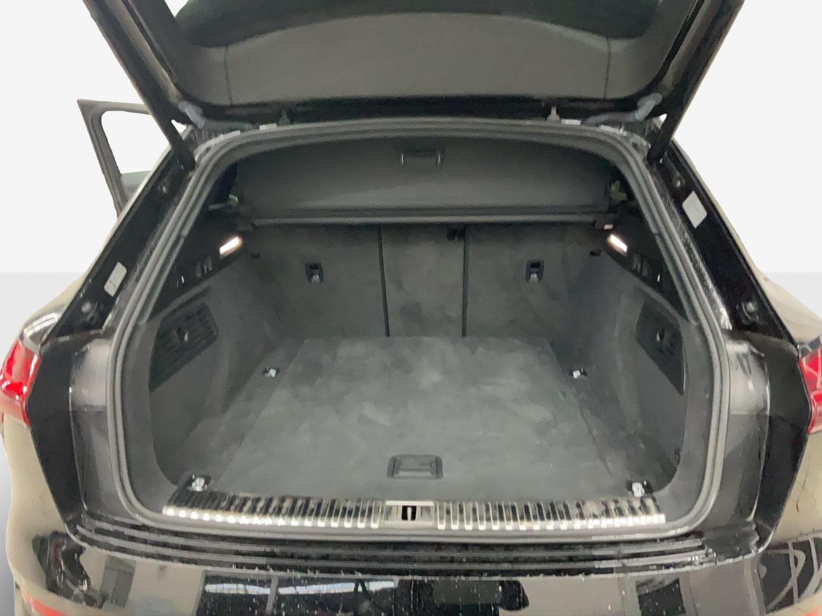AUDI e-tron S quattro-image-12