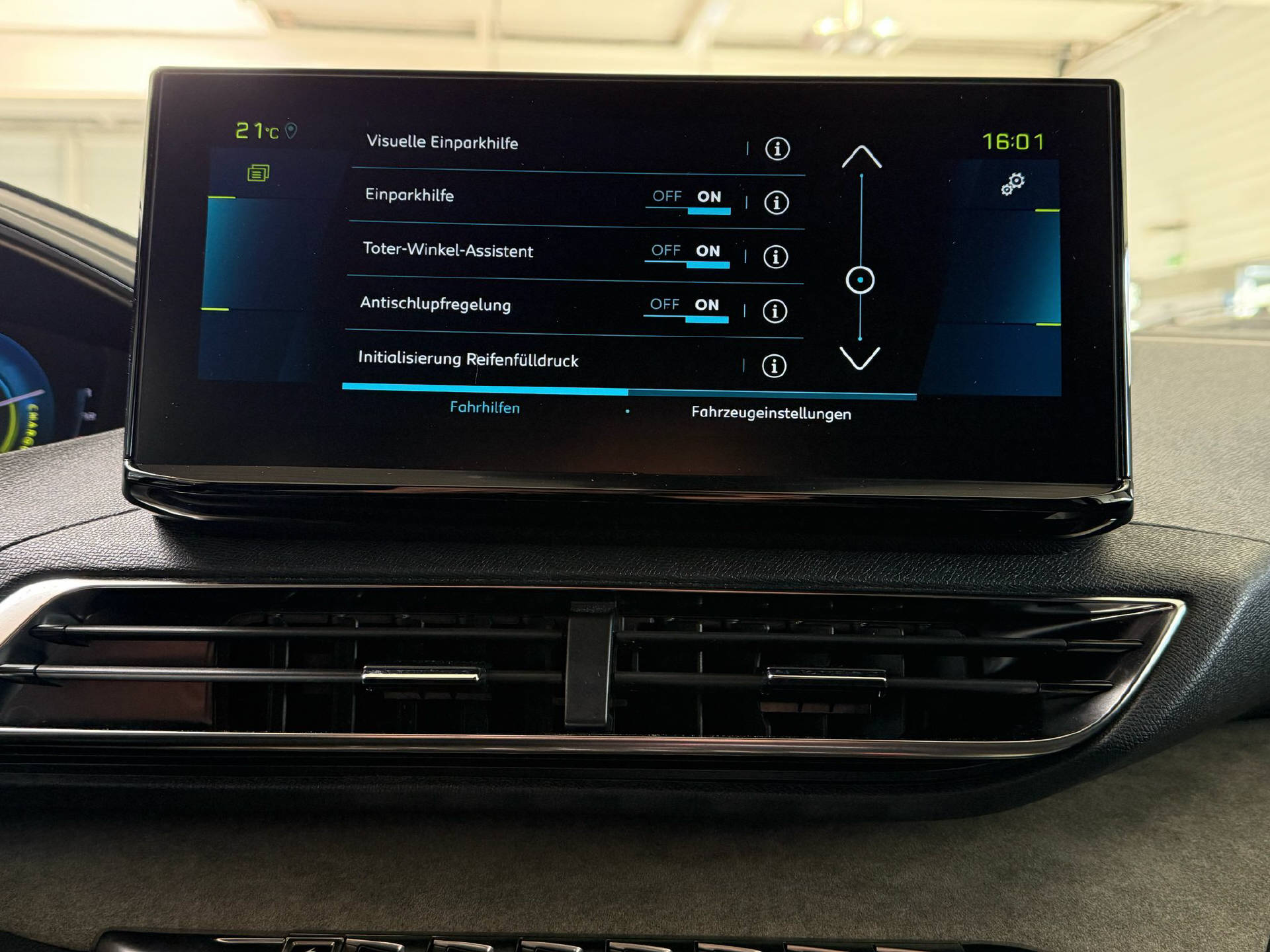 PEUGEOT 3008 1.6 Plug-in Hybrid GT-image-14